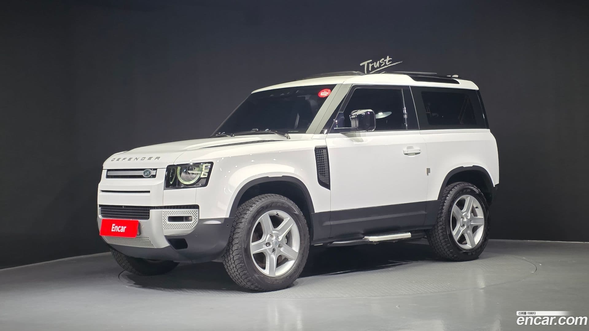 Main__Slider__Photo:Defender Land Rover 2021.5-0