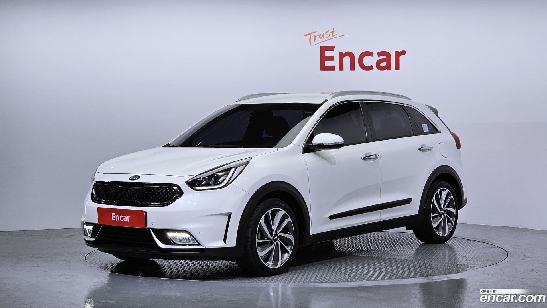Main__Slider__Photo:Niro Kia 2017.6-0
