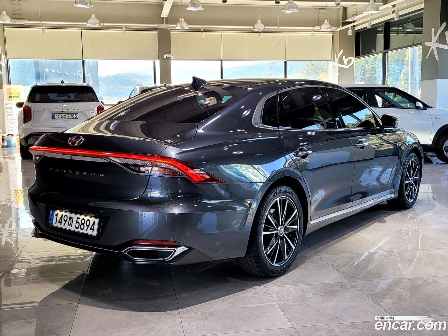 Main__Slider__Photo:Grandeur Hyundai 2021.0-0