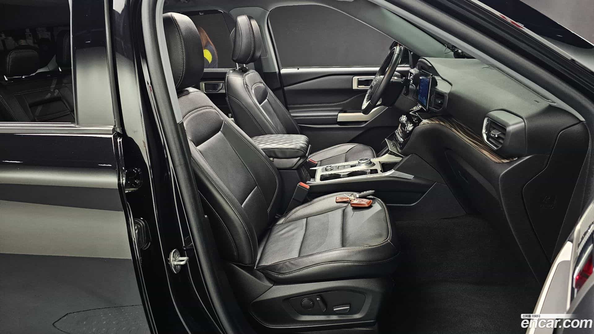 Explorer Ford 2021.11-INNER-010
