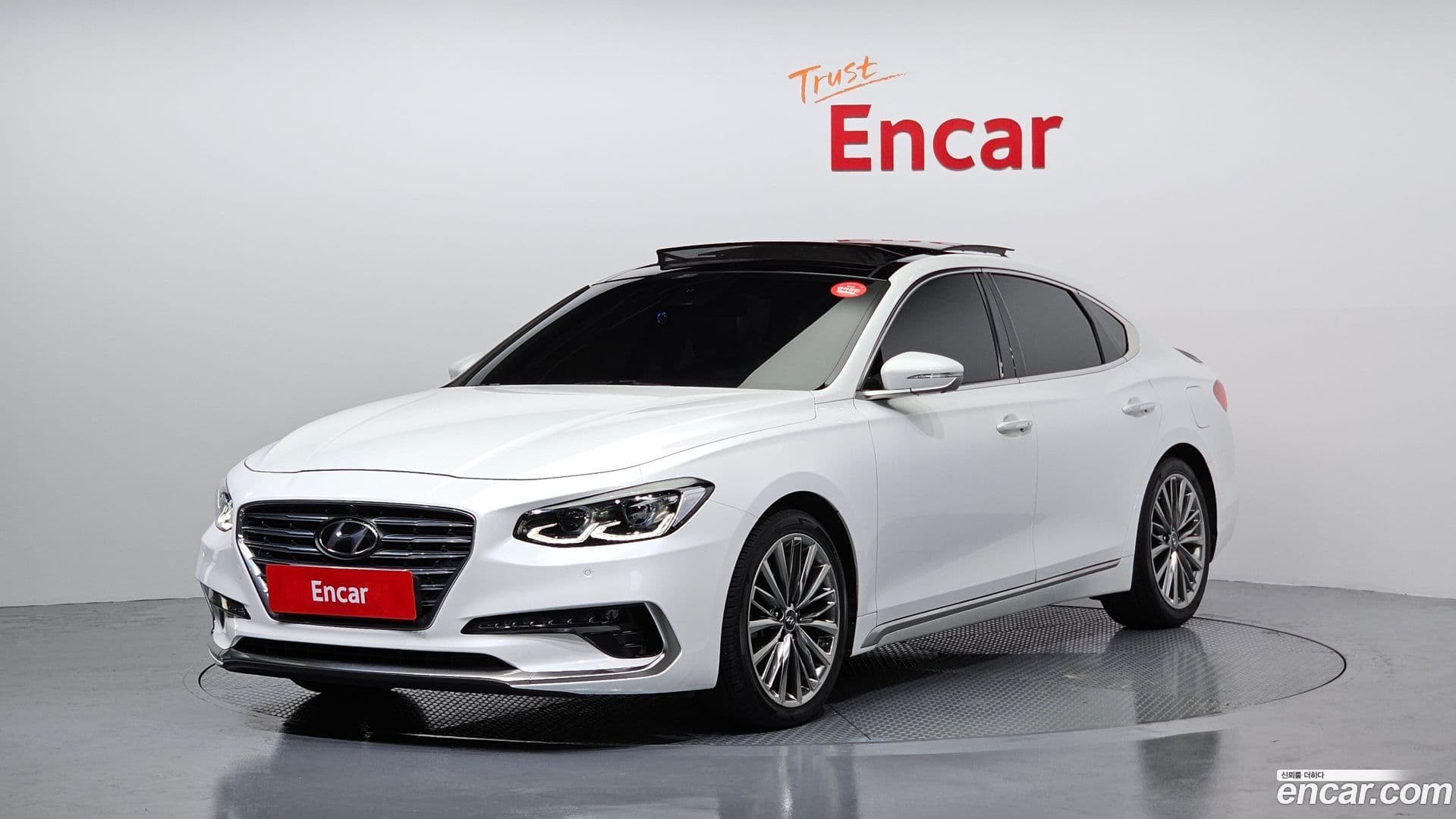 Main__Slider__Photo:Grandeur Hyundai 2019.1-0