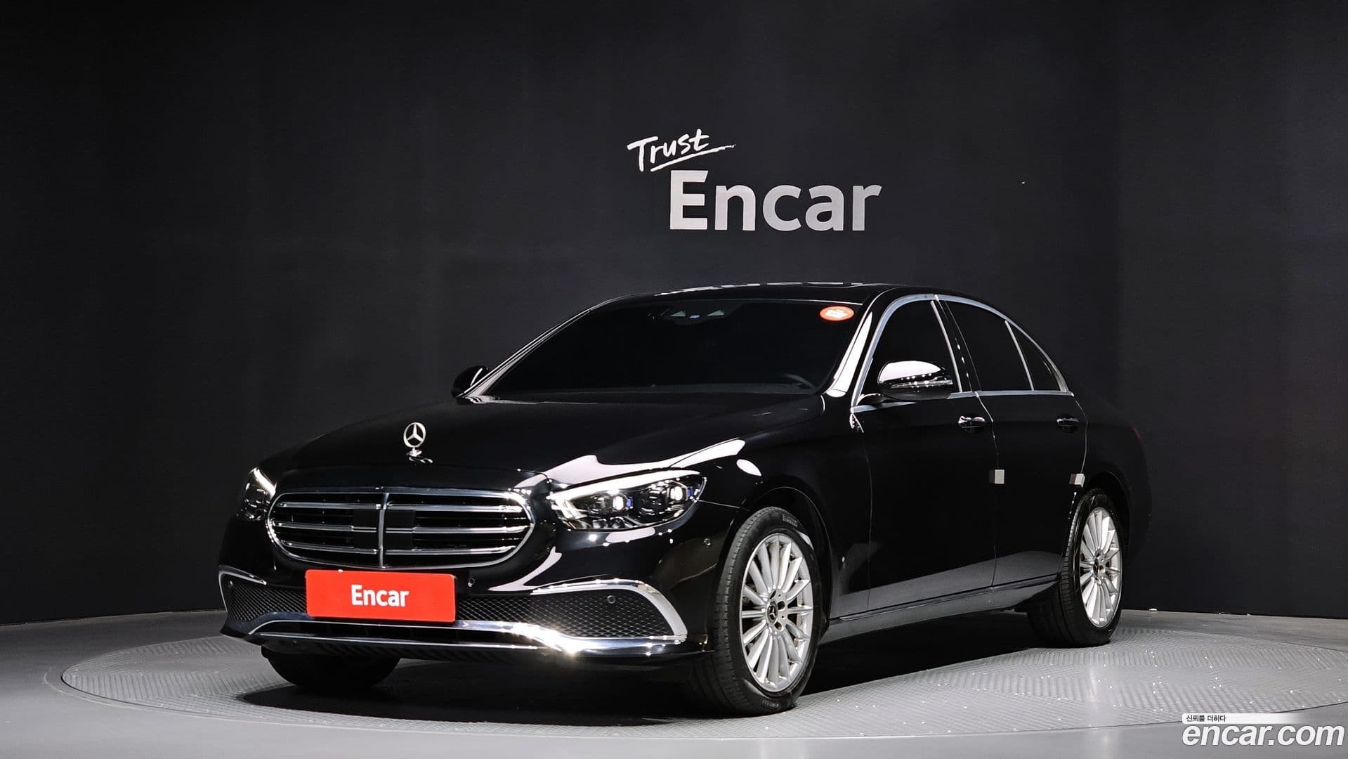 Main__Slider__Photo:E-Class Mercedes-Benz 2020.10-0