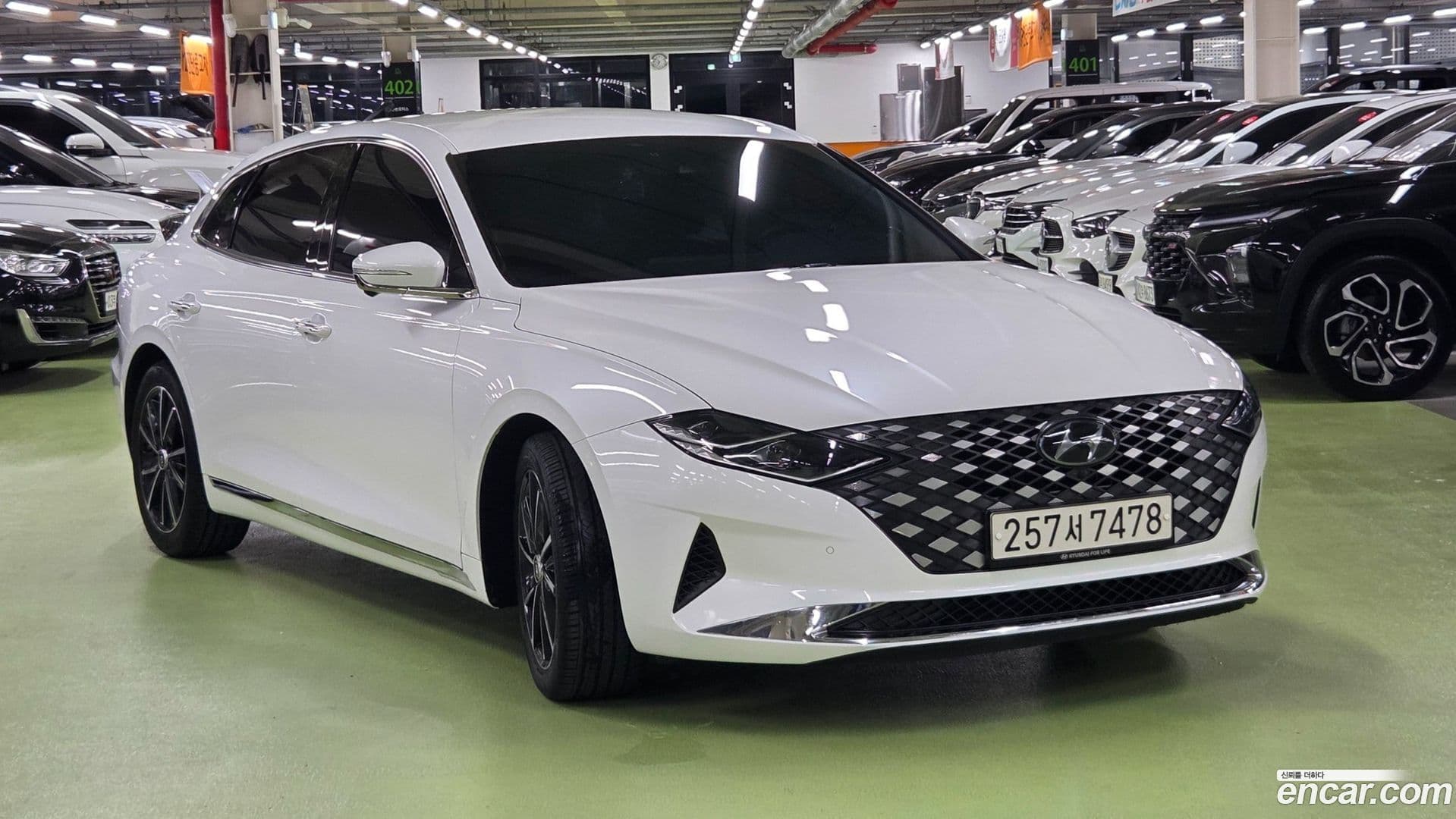 Main__Slider__Photo:Grandeur Hyundai 2020.4-0