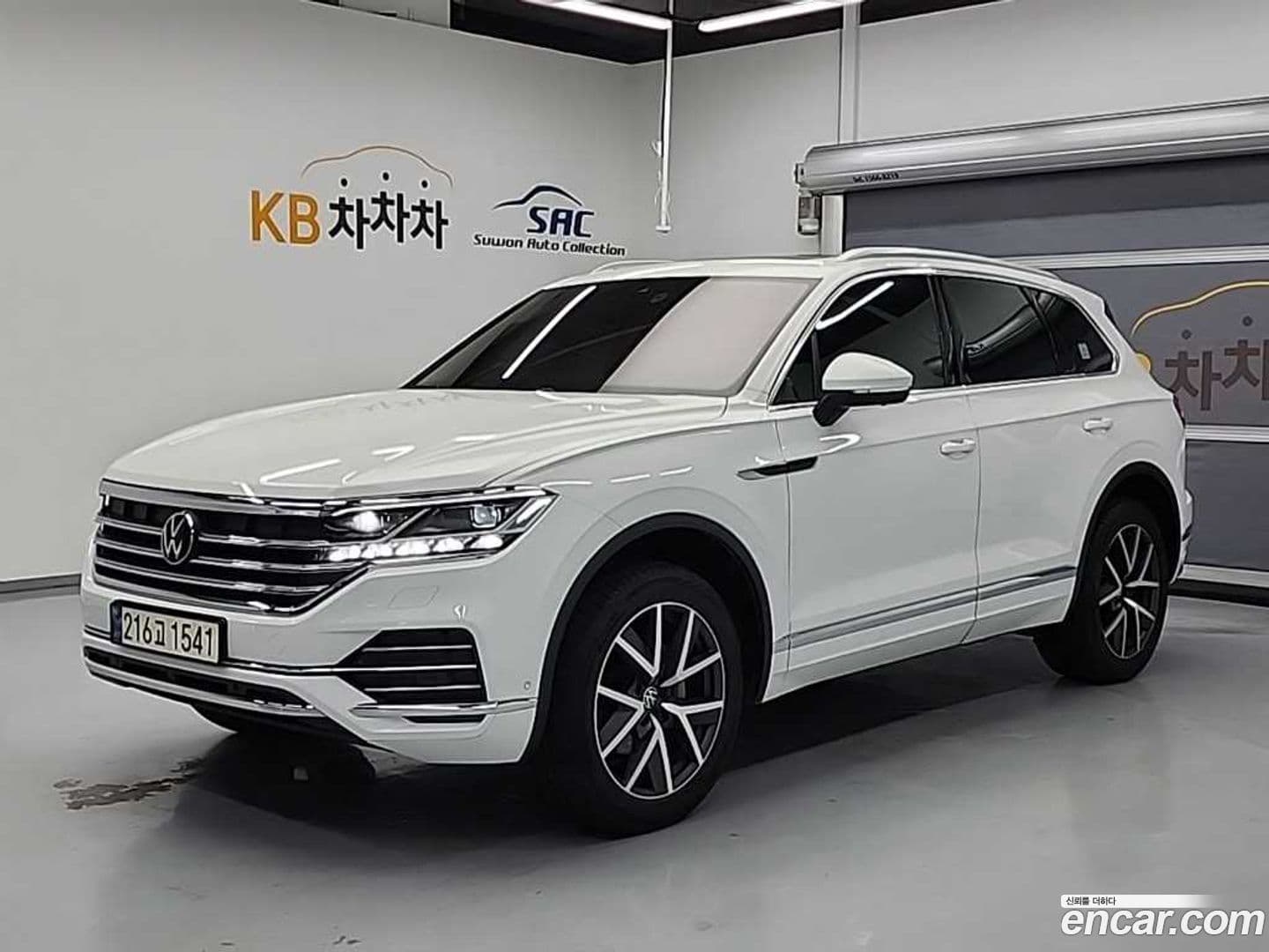 Main__Slider__Photo:Touareg Volkswagen 2023.10-0