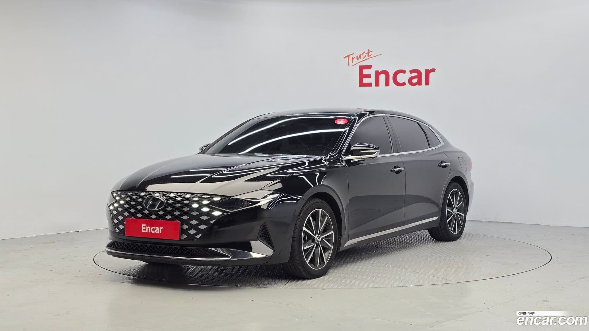 Main__Slider__Photo:Grandeur Hyundai 2021.9-0