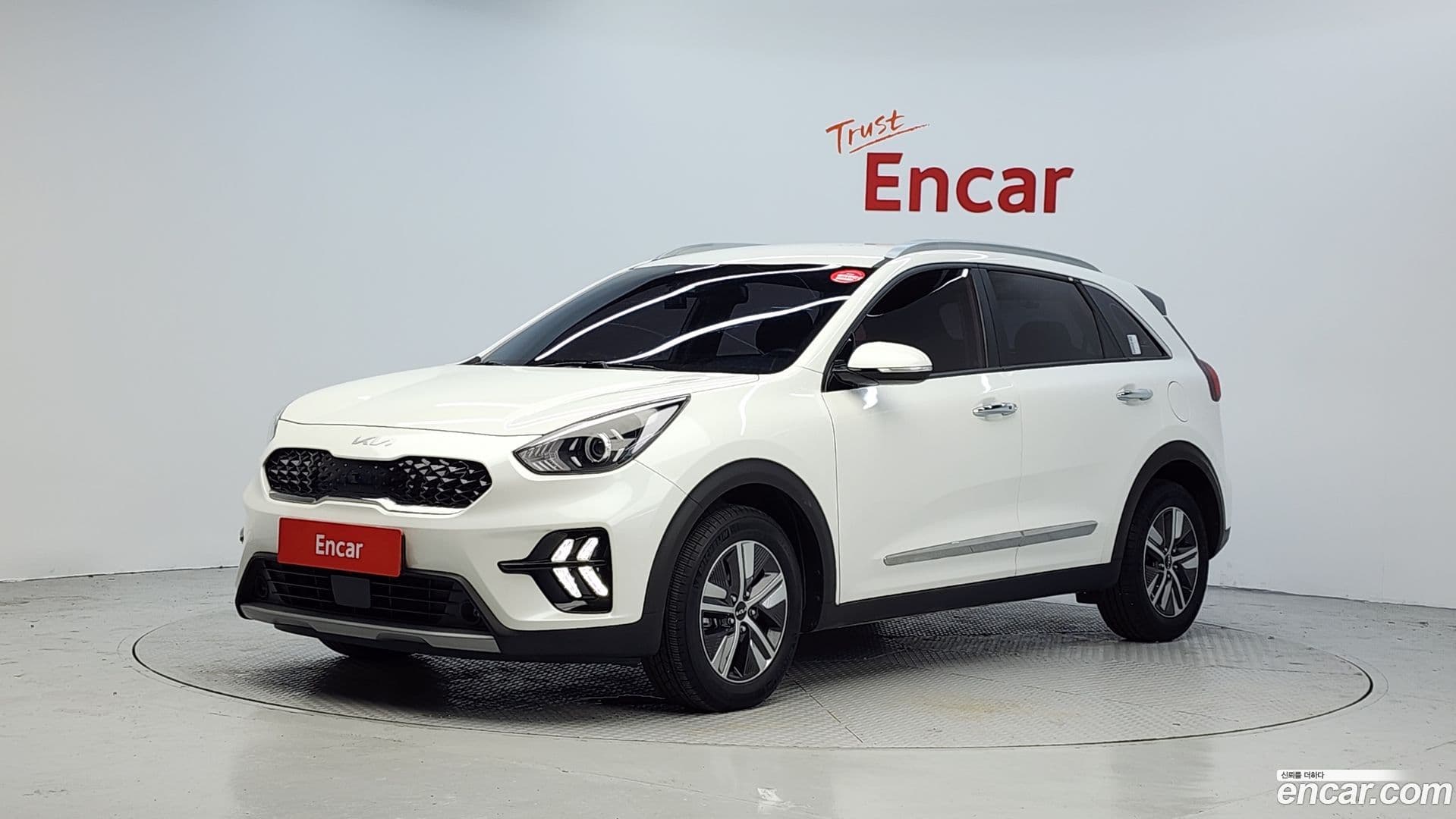 Main__Slider__Photo:Niro Kia 2021.9-0