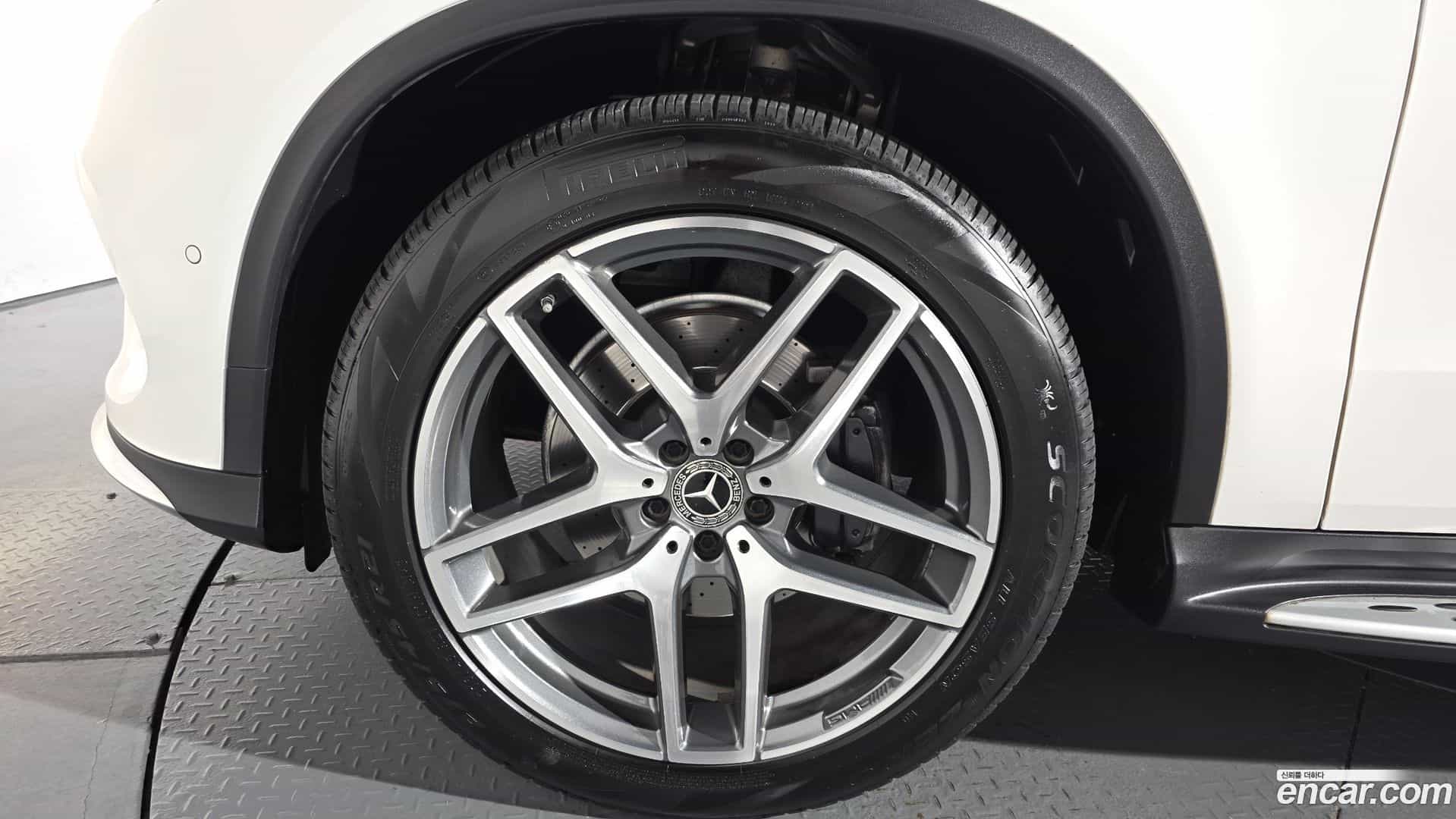 GLE-Class Mercedes-Benz 2018.8-OUTER-005