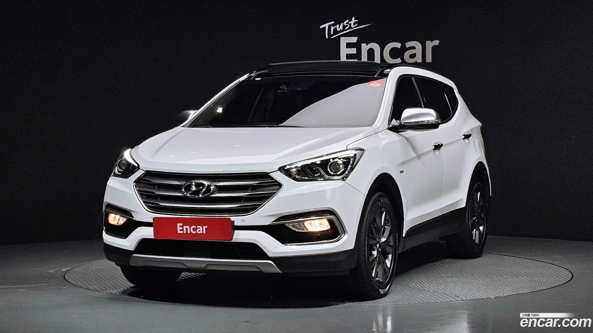 Main__Slider__Photo:Santafe Hyundai 2017.1-0