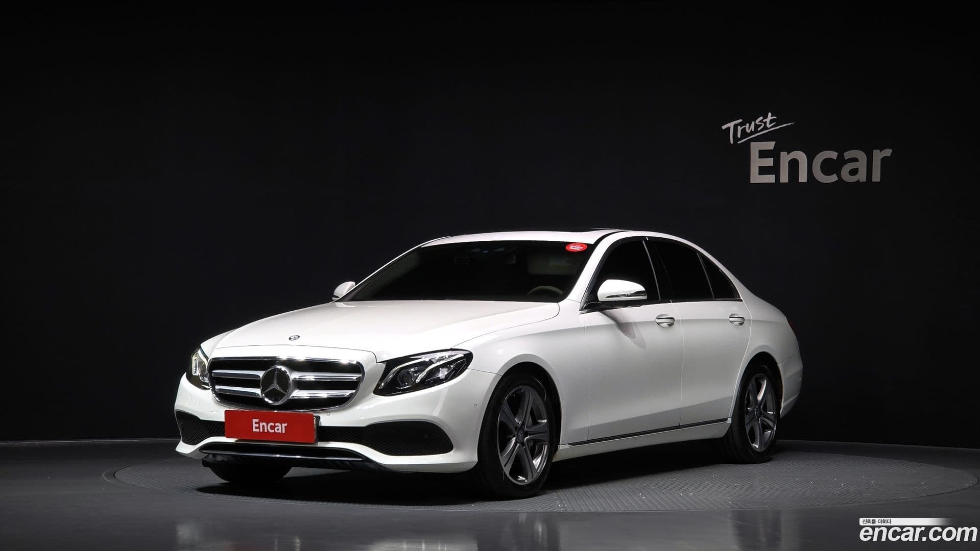 Main__Slider__Photo:E-Class Mercedes-Benz 2017.2-0