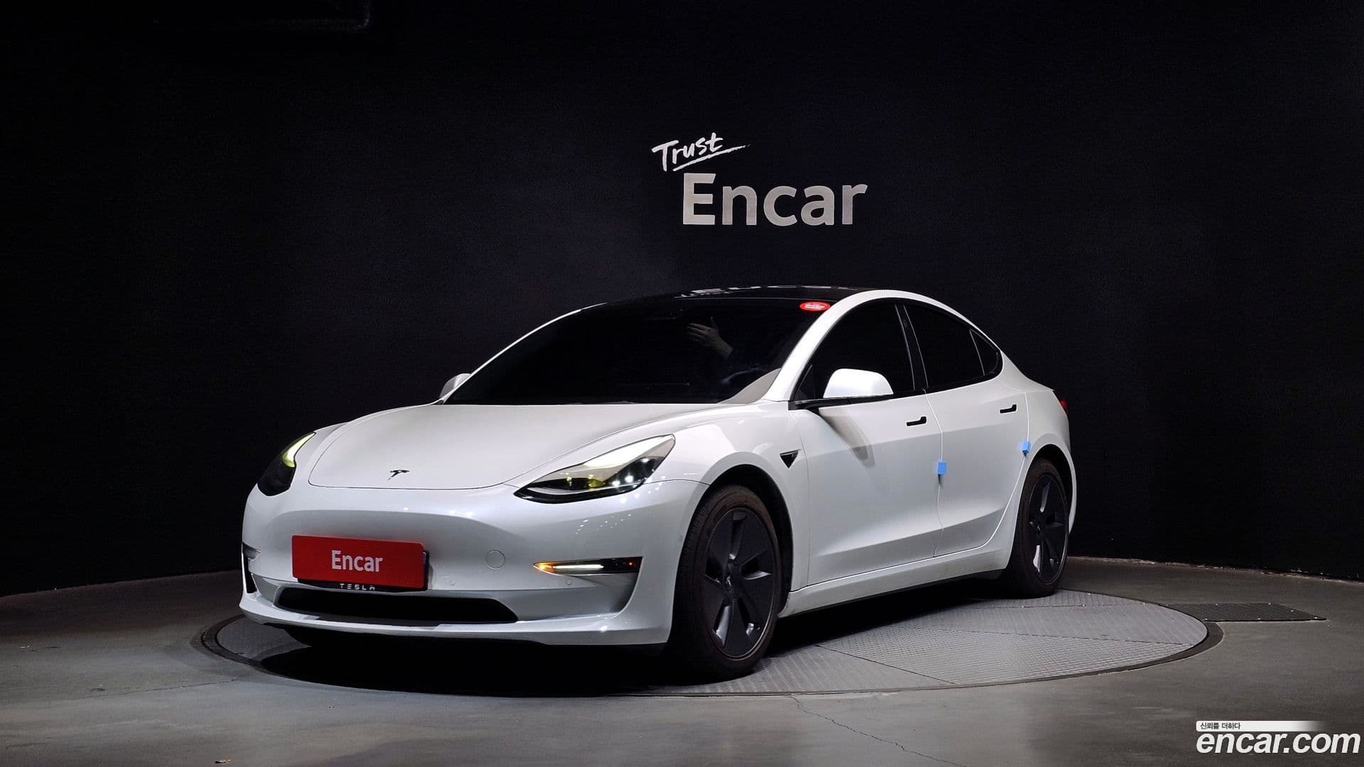 Main__Slider__Photo:Model 3 Tesla 2022.4-0