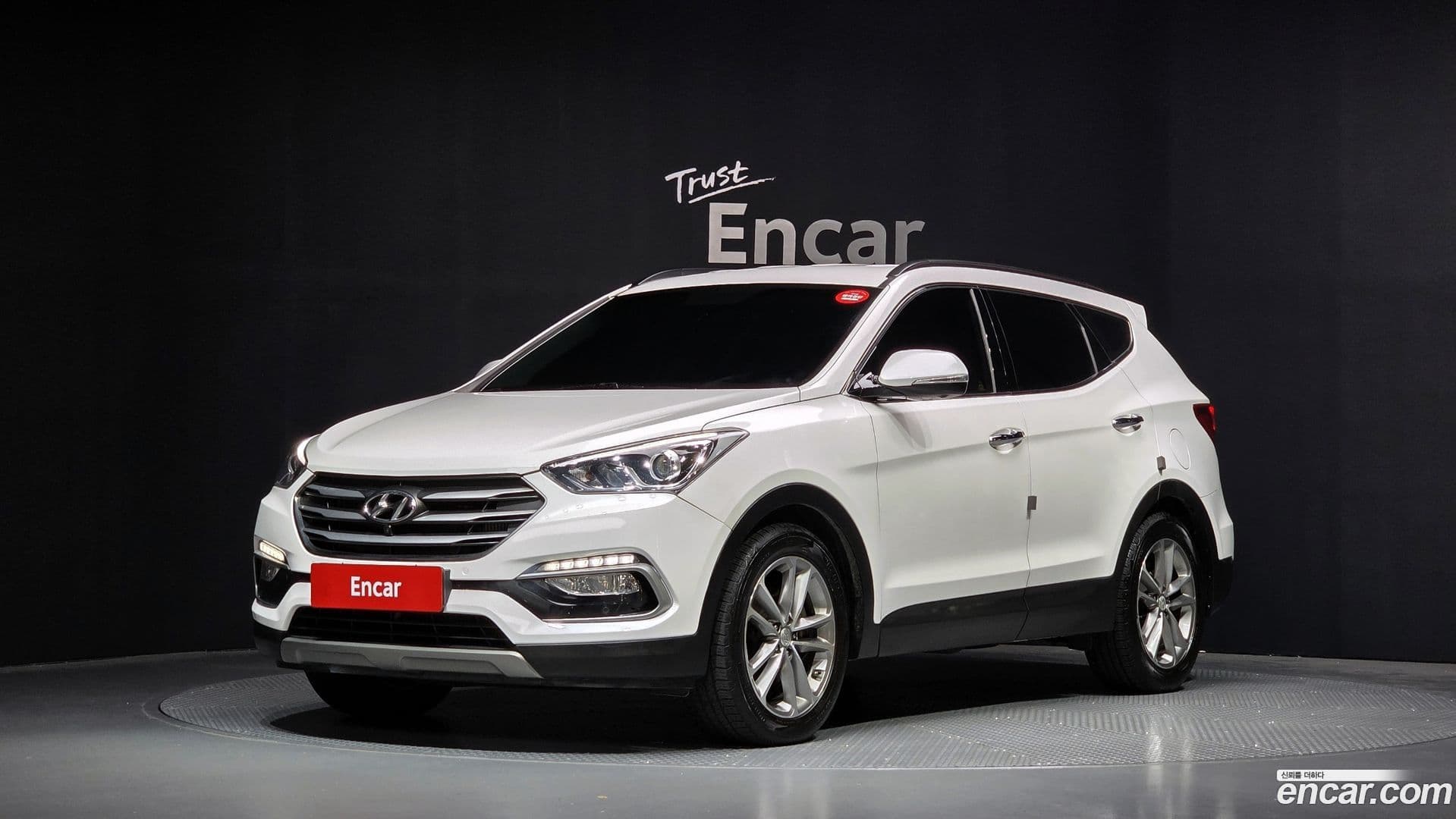 Main__Slider__Photo:Santafe Hyundai 2016.5-0