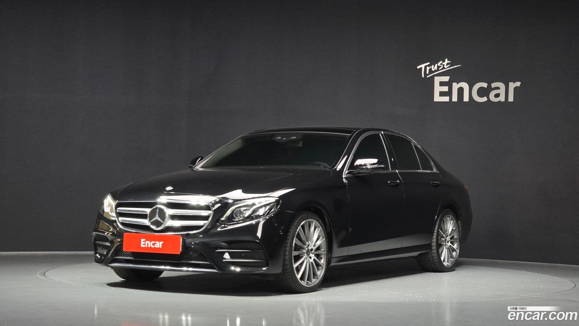 Main__Slider__Photo:E-Class Mercedes-Benz 2019.8-0