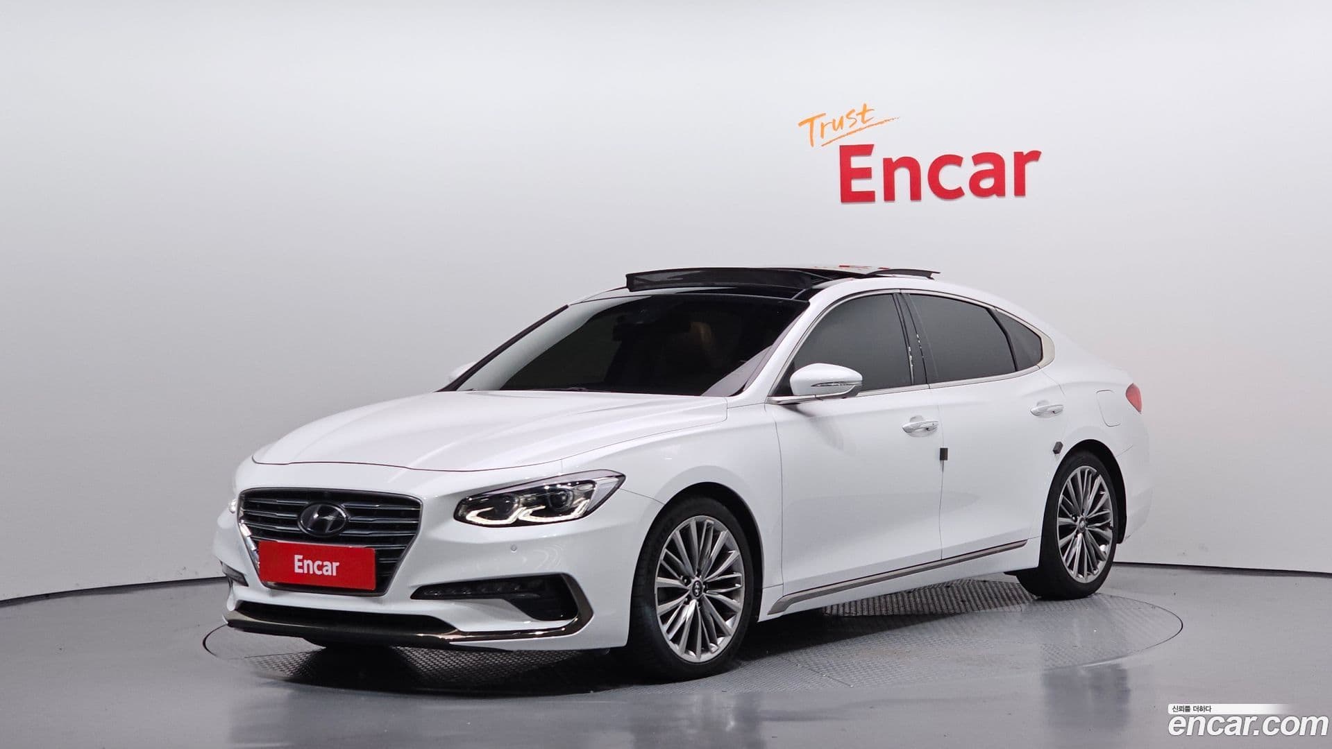 Main__Slider__Photo:Grandeur Hyundai 2019.3-0