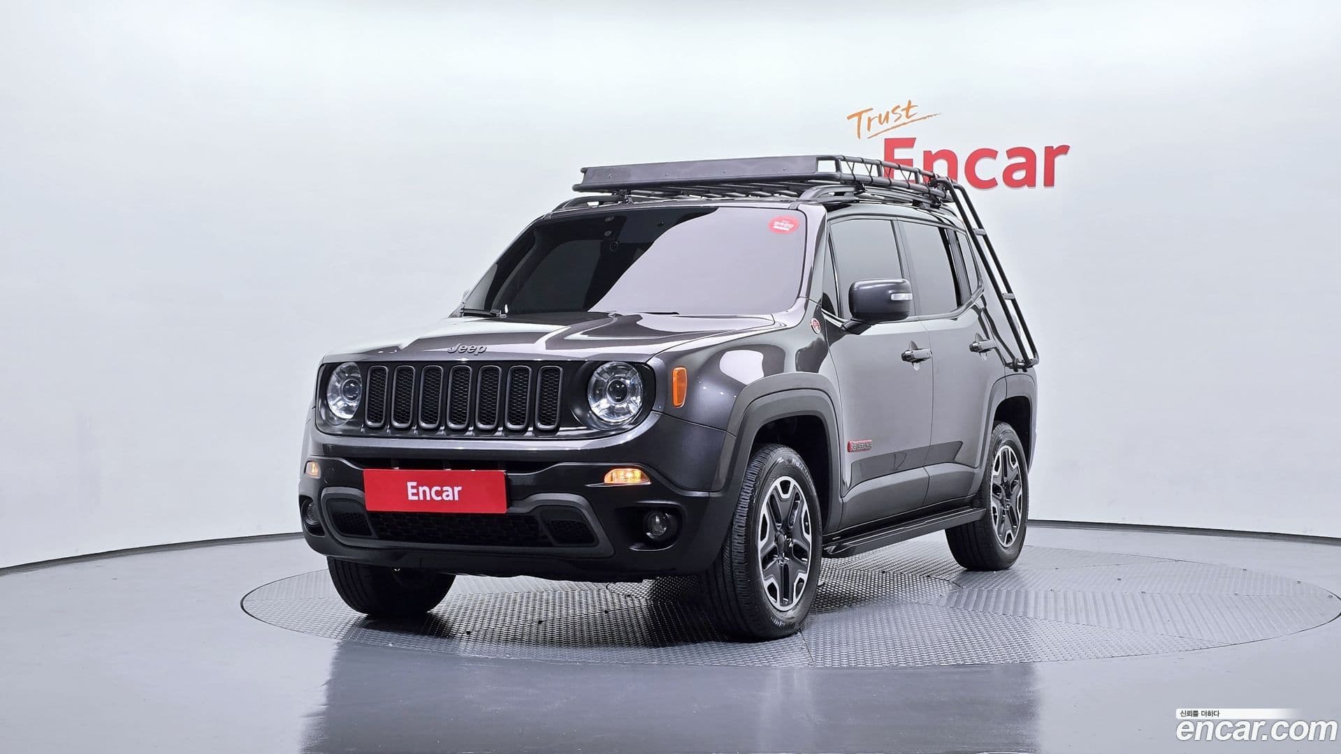 Main__Slider__Photo:Renegade Jeep 2018.11-0