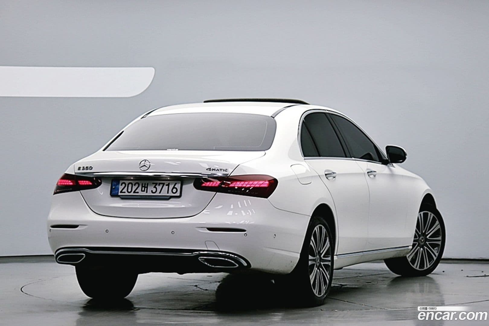 Main__Slider__Photo:E-Class Mercedes-Benz 2023.8-0