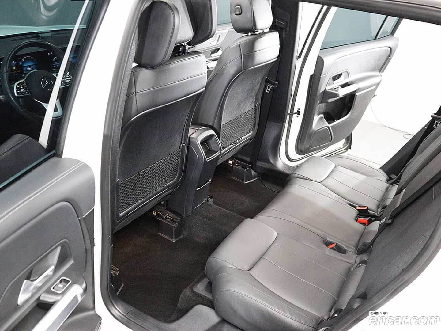 GLB-Class Mercedes-Benz 2020.9-INNER-010