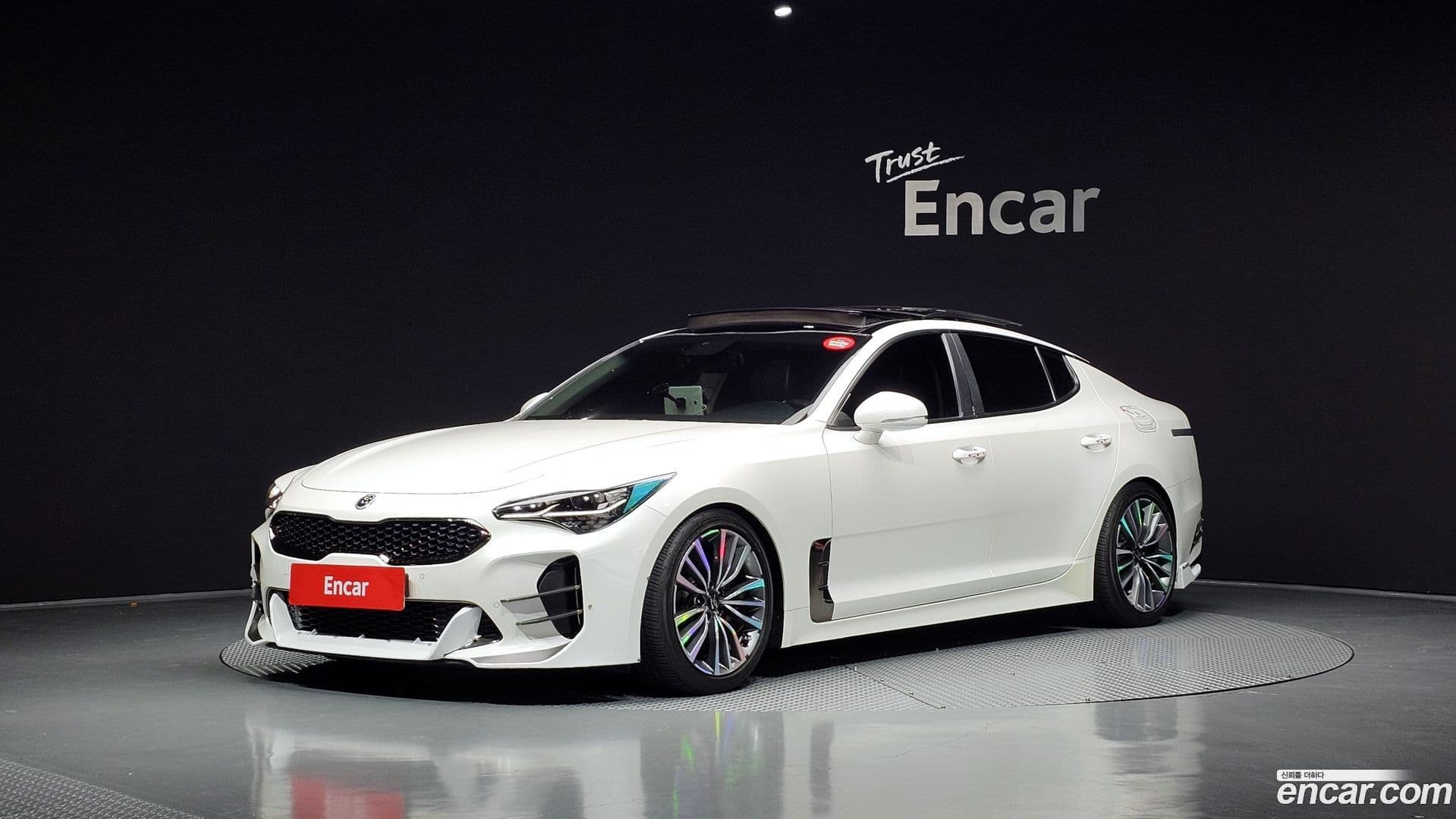 Main__Slider__Photo:Stinger Kia 2018.5-0