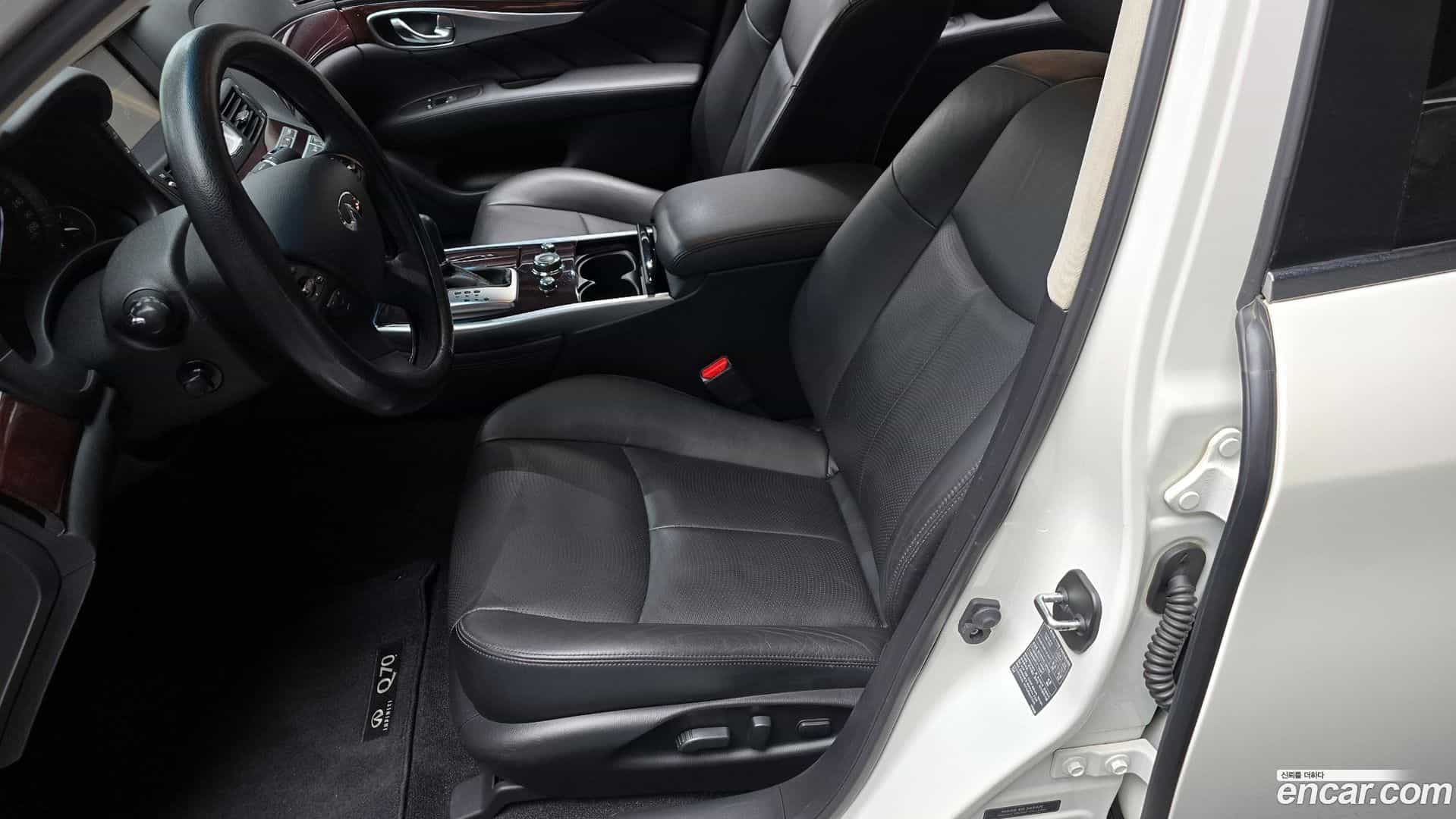 Q70 Infiniti 2019.0-OPTION-015