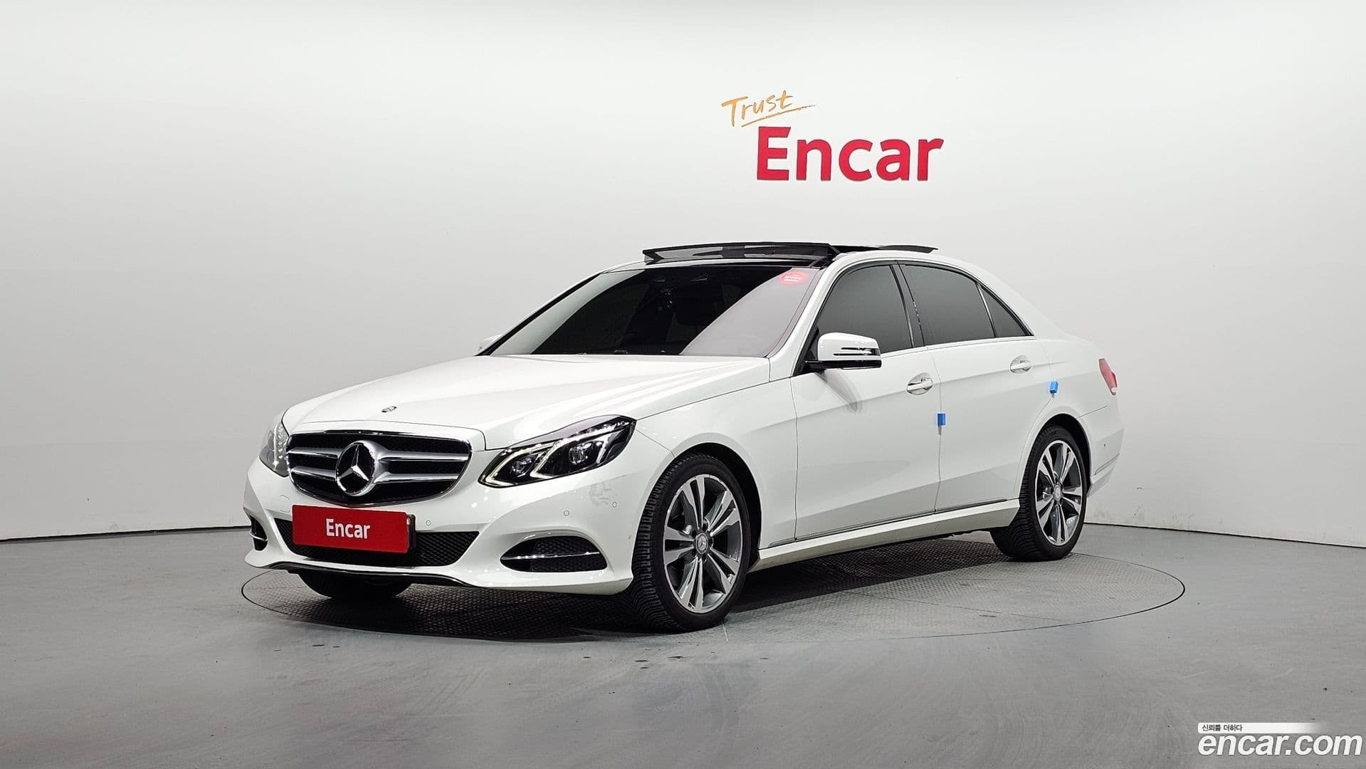 Main__Slider__Photo:E-Class Mercedes-Benz 2014.8-0