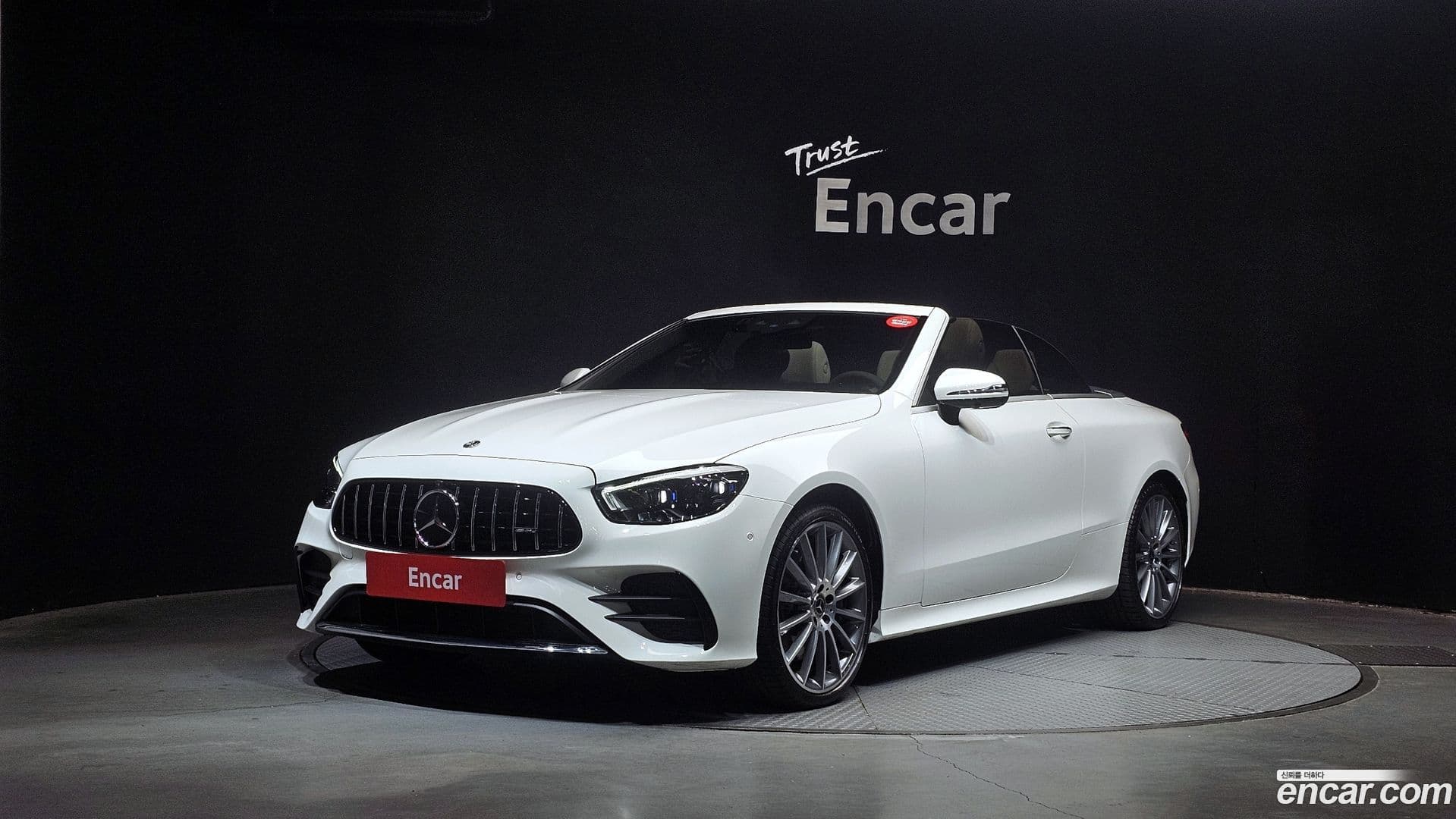 Main__Slider__Photo:E-Class Mercedes-Benz 2023.11-0