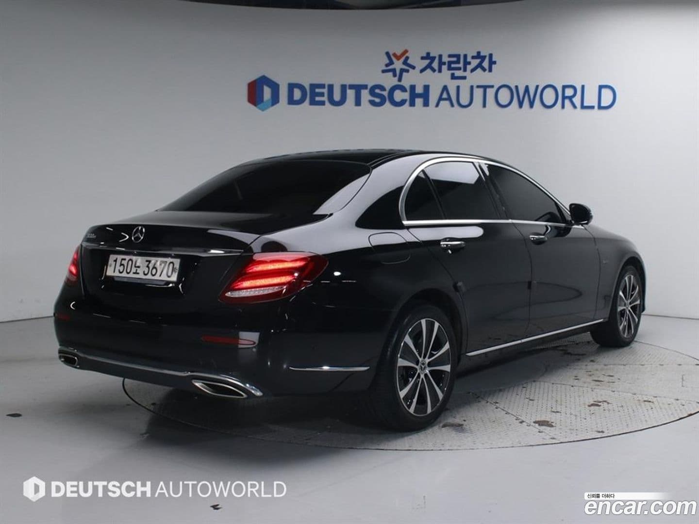 Main__Slider__Photo:E-Class Mercedes-Benz 2019.11-0