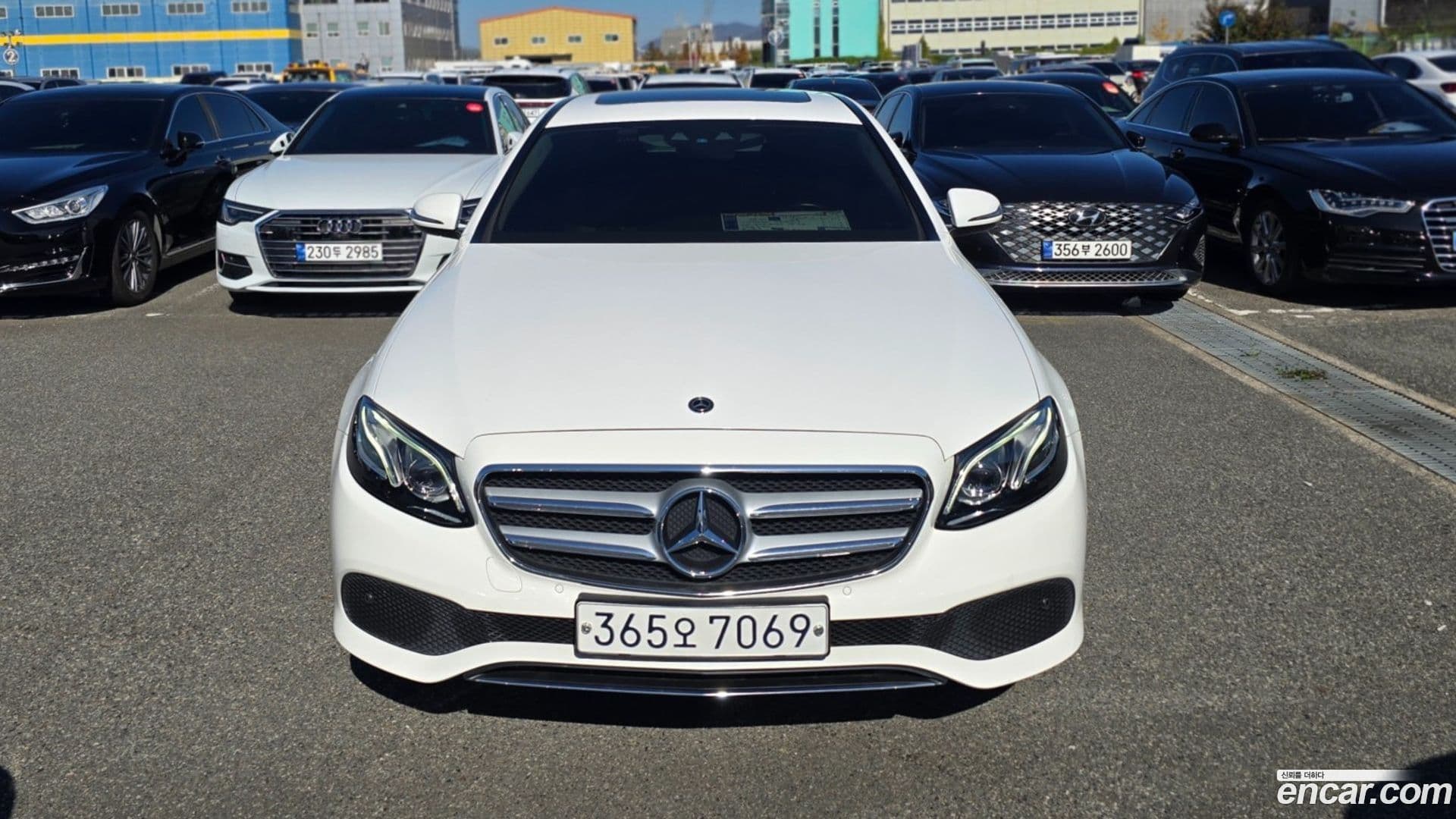 Main__Slider__Photo:E-Class Mercedes-Benz 2018.5-0