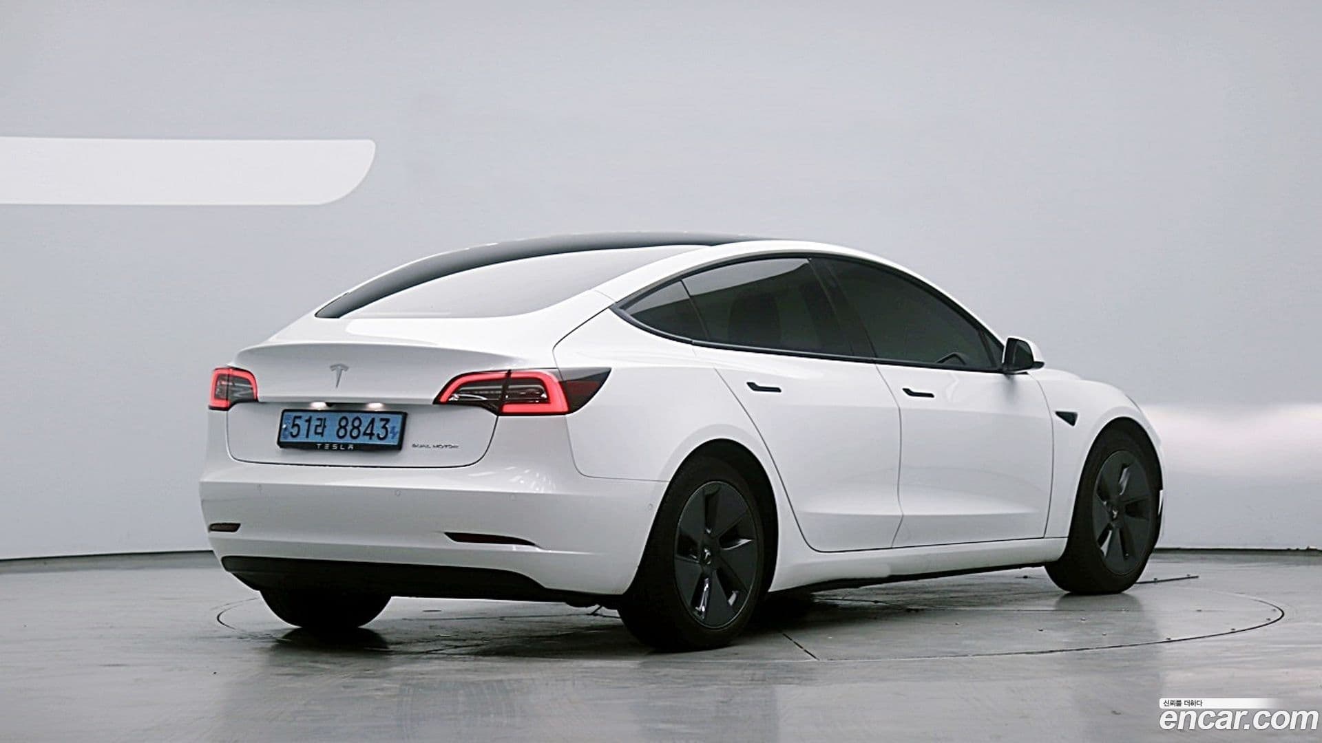 Main__Slider__Photo:Model 3 Tesla 2021.7-0