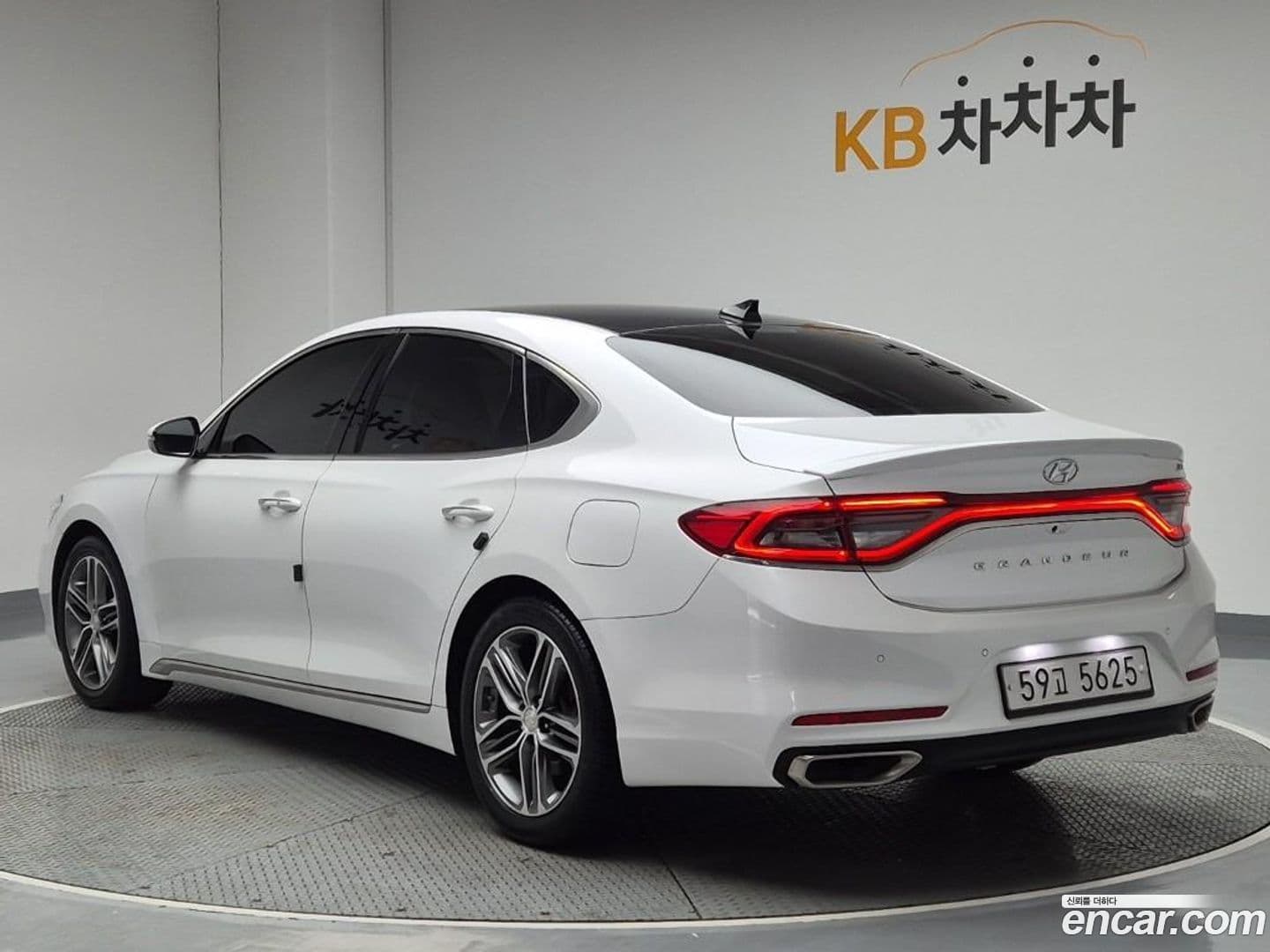 Main__Slider__Photo:Grandeur Hyundai 2016.11-0