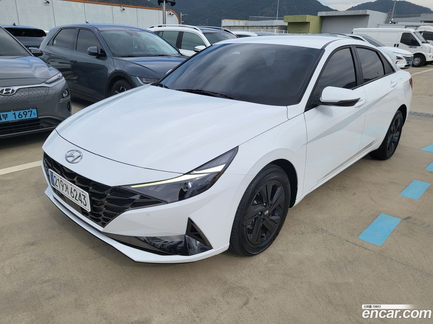 Main__Slider__Photo:AVANTE Hyundai 2022.3-0