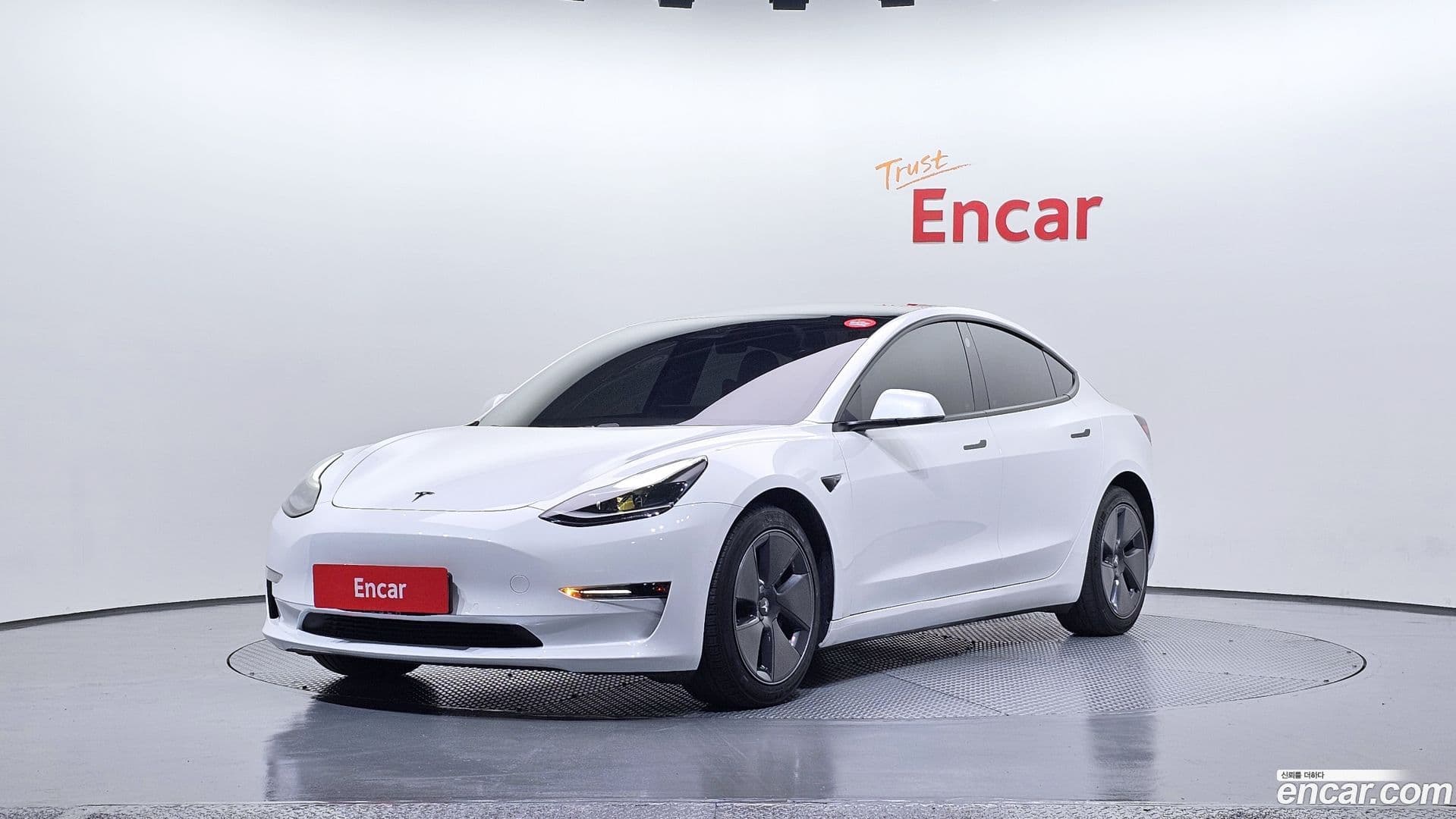 Main__Slider__Photo:Model 3 Tesla 2021.8-0