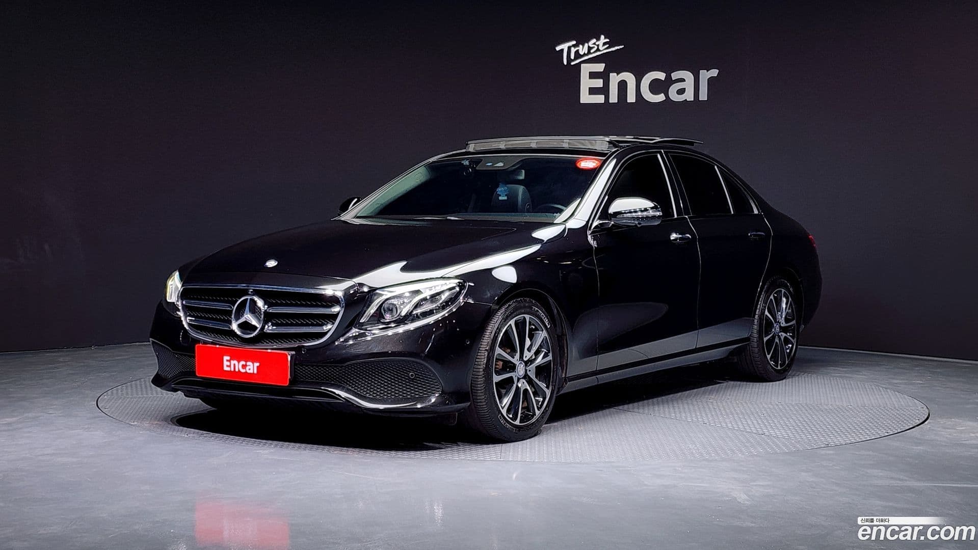 Main__Slider__Photo:E-Class Mercedes-Benz 2017.4-0