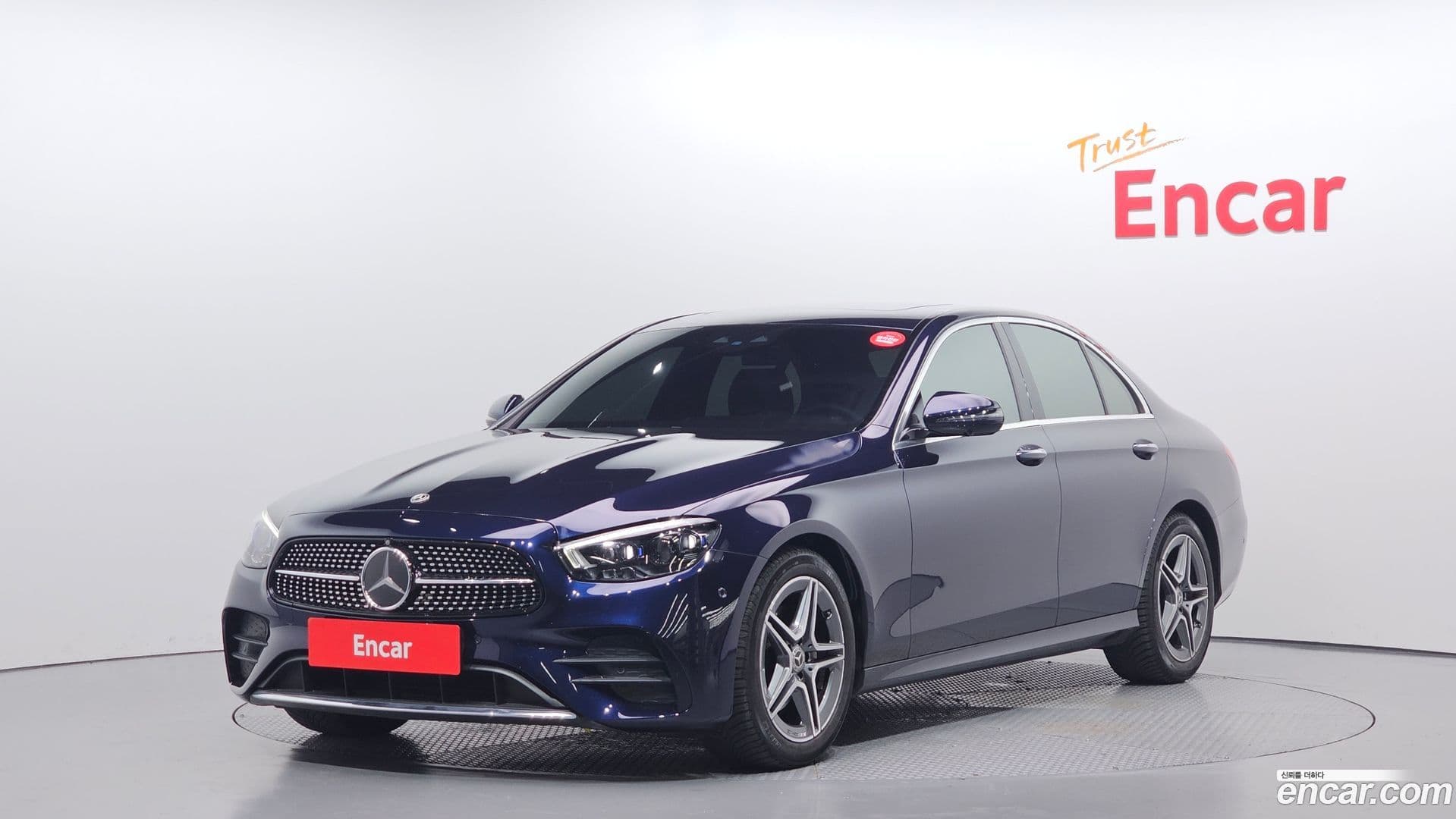 Main__Slider__Photo:E-Class Mercedes-Benz 2022.9-0