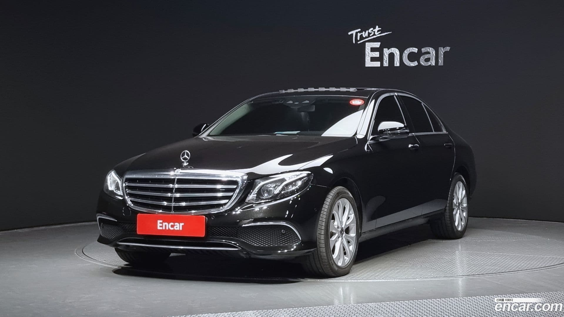 Main__Slider__Photo:E-Class Mercedes-Benz 2017.6-0