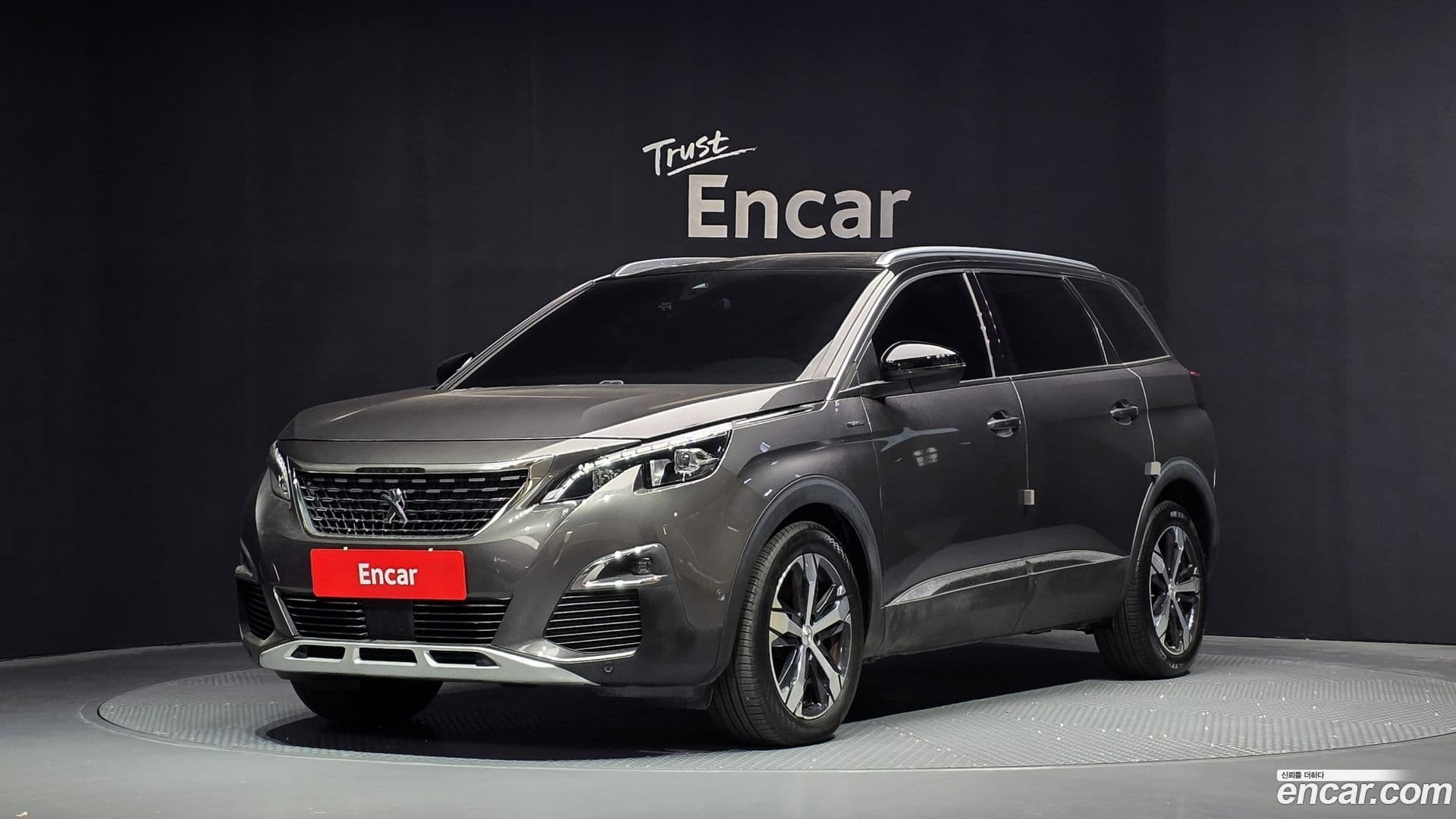 Main__Slider__Photo:5008 Peugeot 2019.8-0