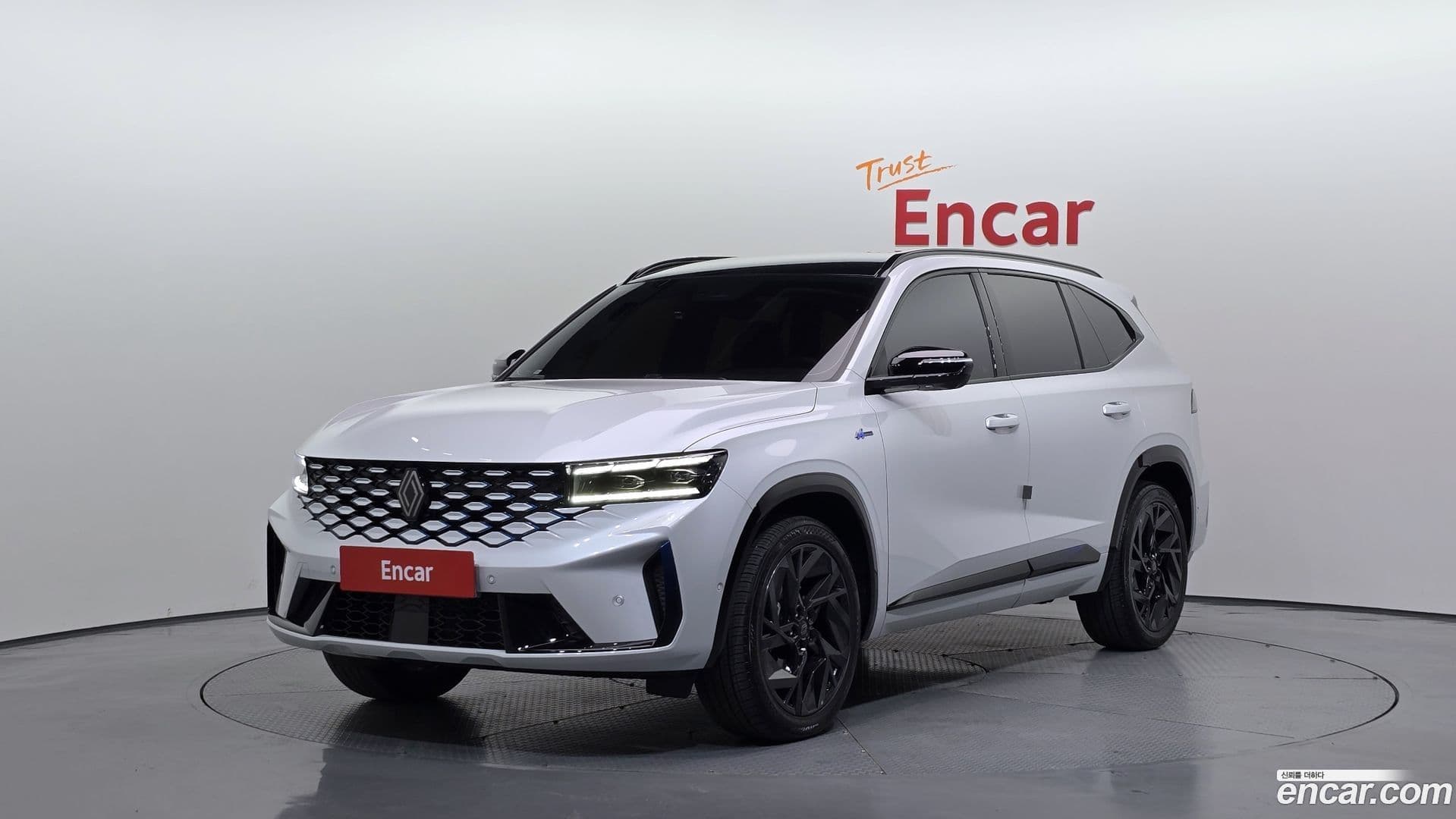 Main__Slider__Photo:Grand Koleos Renault Korea 2024.11-0