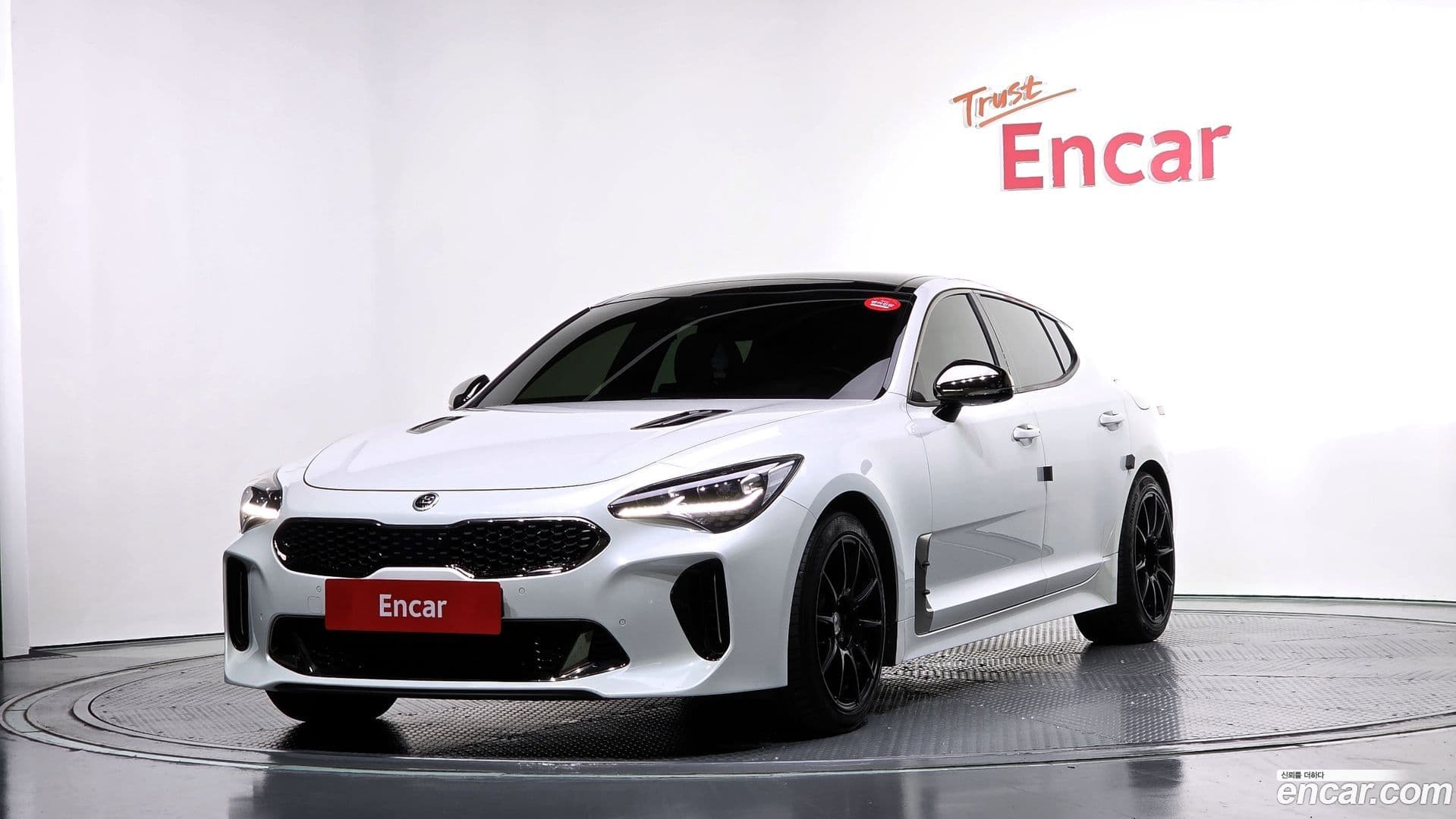 Main__Slider__Photo:Stinger Kia 2018.5-0