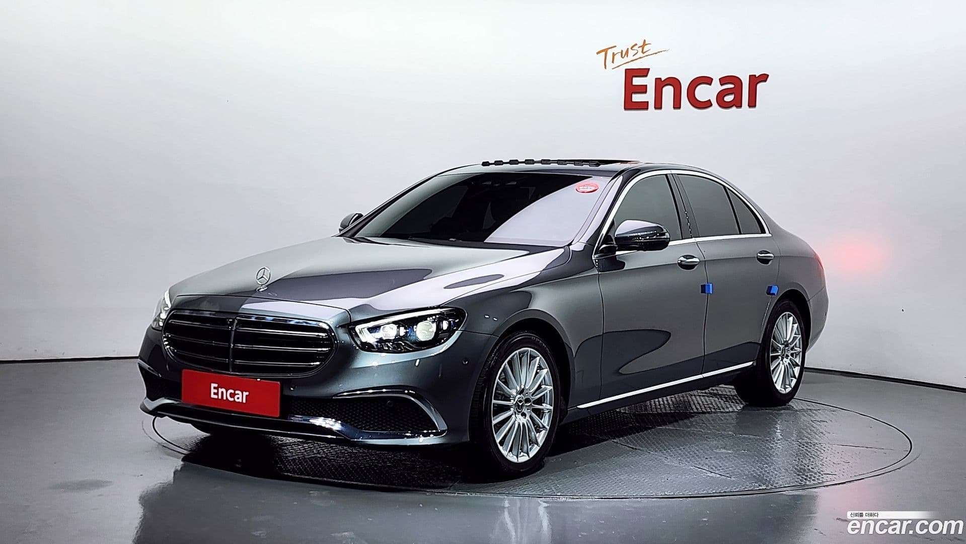 Main__Slider__Photo:E-Class Mercedes-Benz 2022.0-0