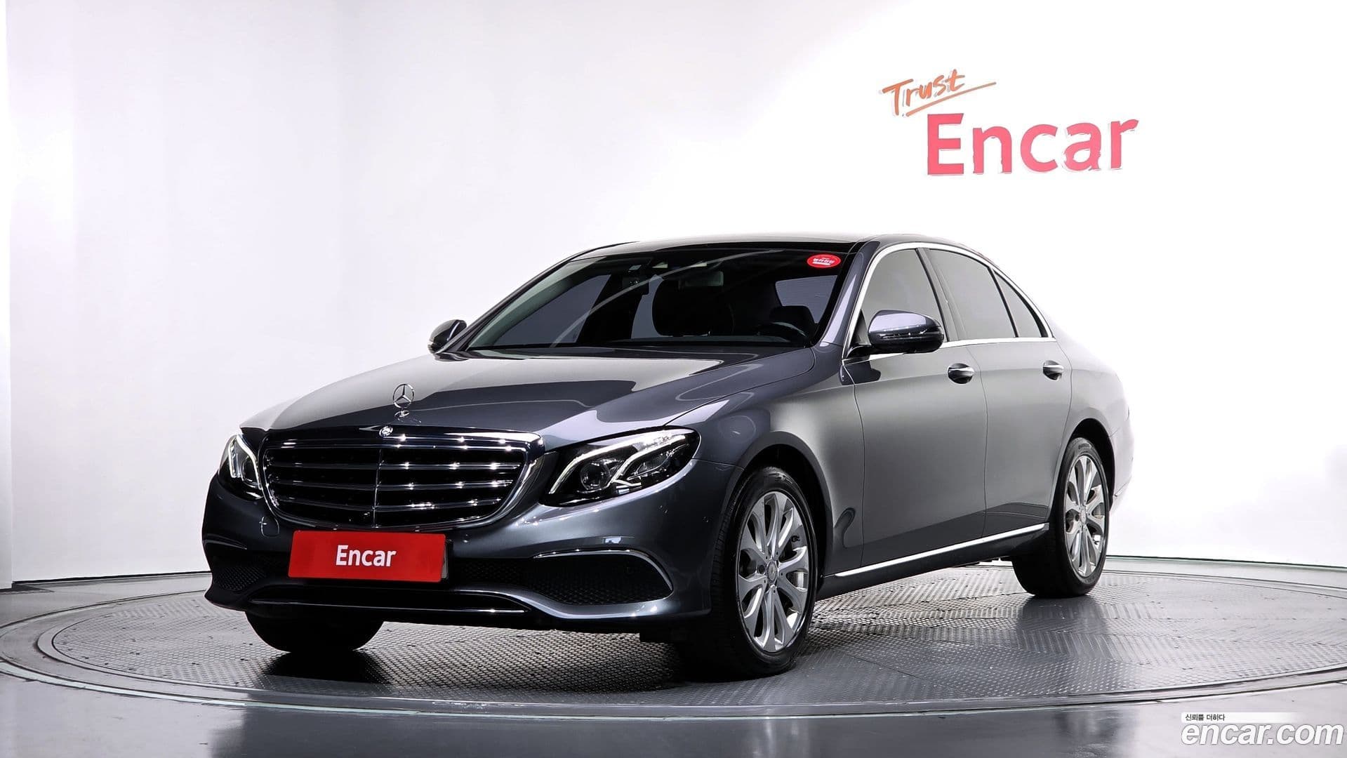 Main__Slider__Photo:E-Class Mercedes-Benz 2016.6-0