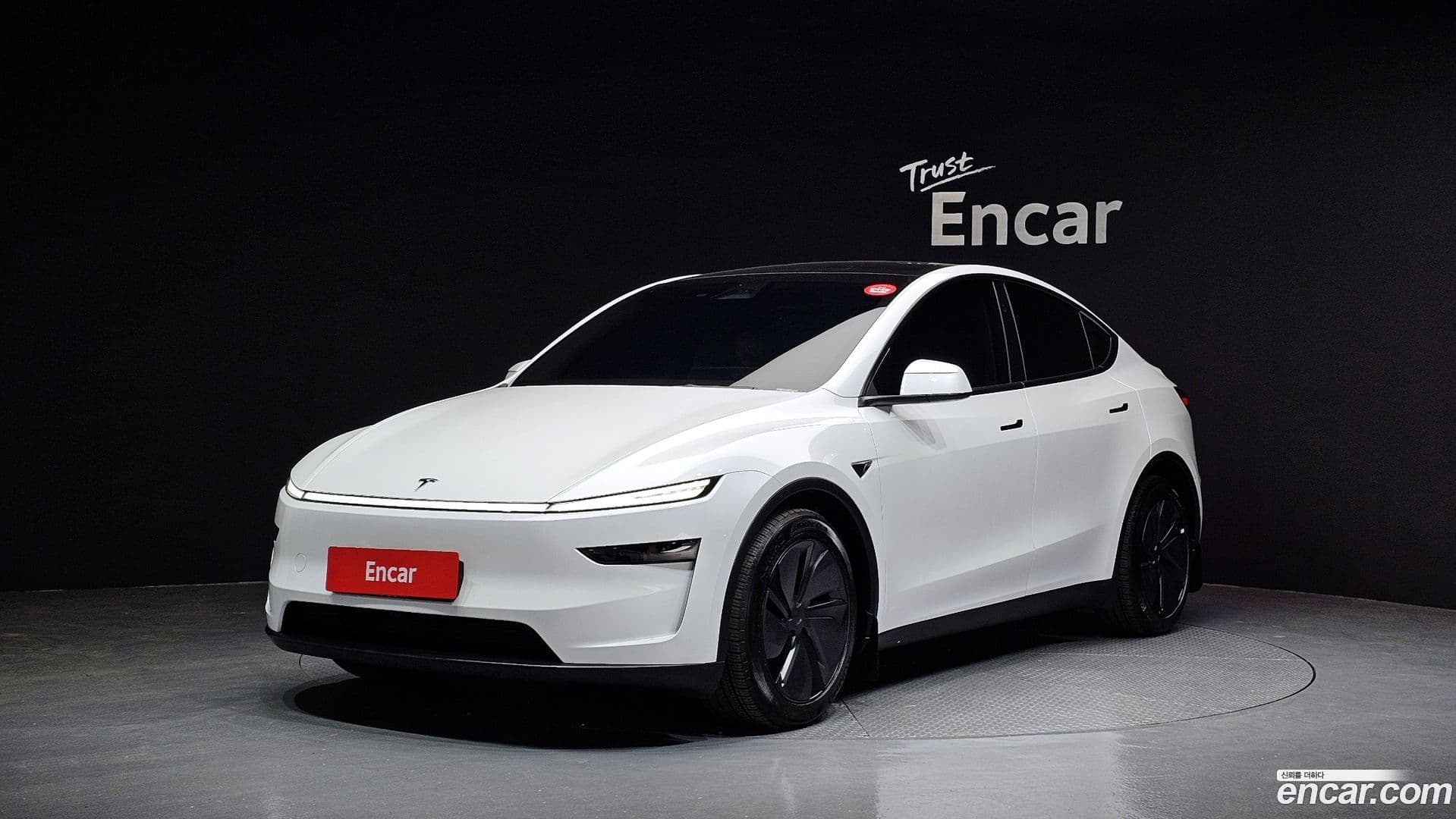 Main__Slider__Photo:Model Y Tesla 2025.8-0