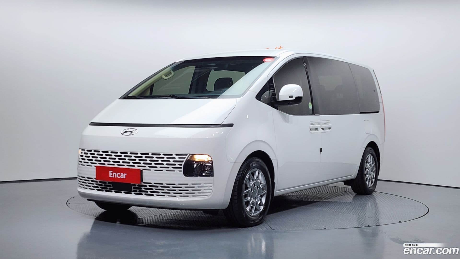 Main__Slider__Photo:Staria Hyundai 2021.6-0
