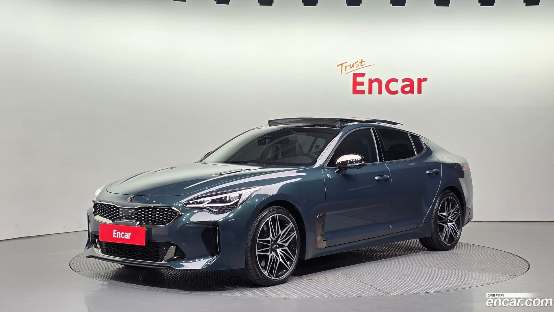 Main__Slider__Photo:Stinger Kia 2022.4-0
