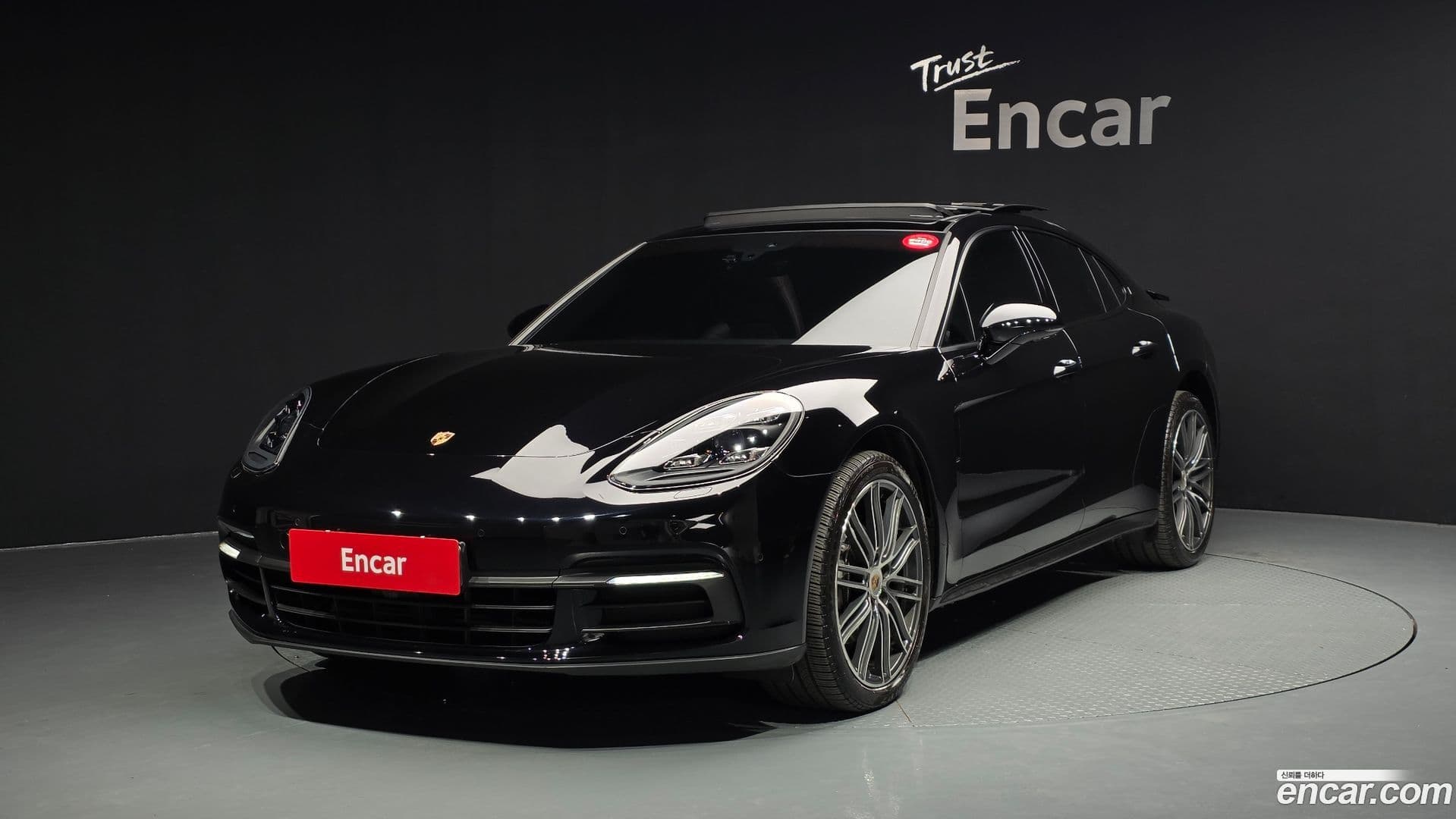 Main__Slider__Photo:Panamera Porsche 2020.4-0