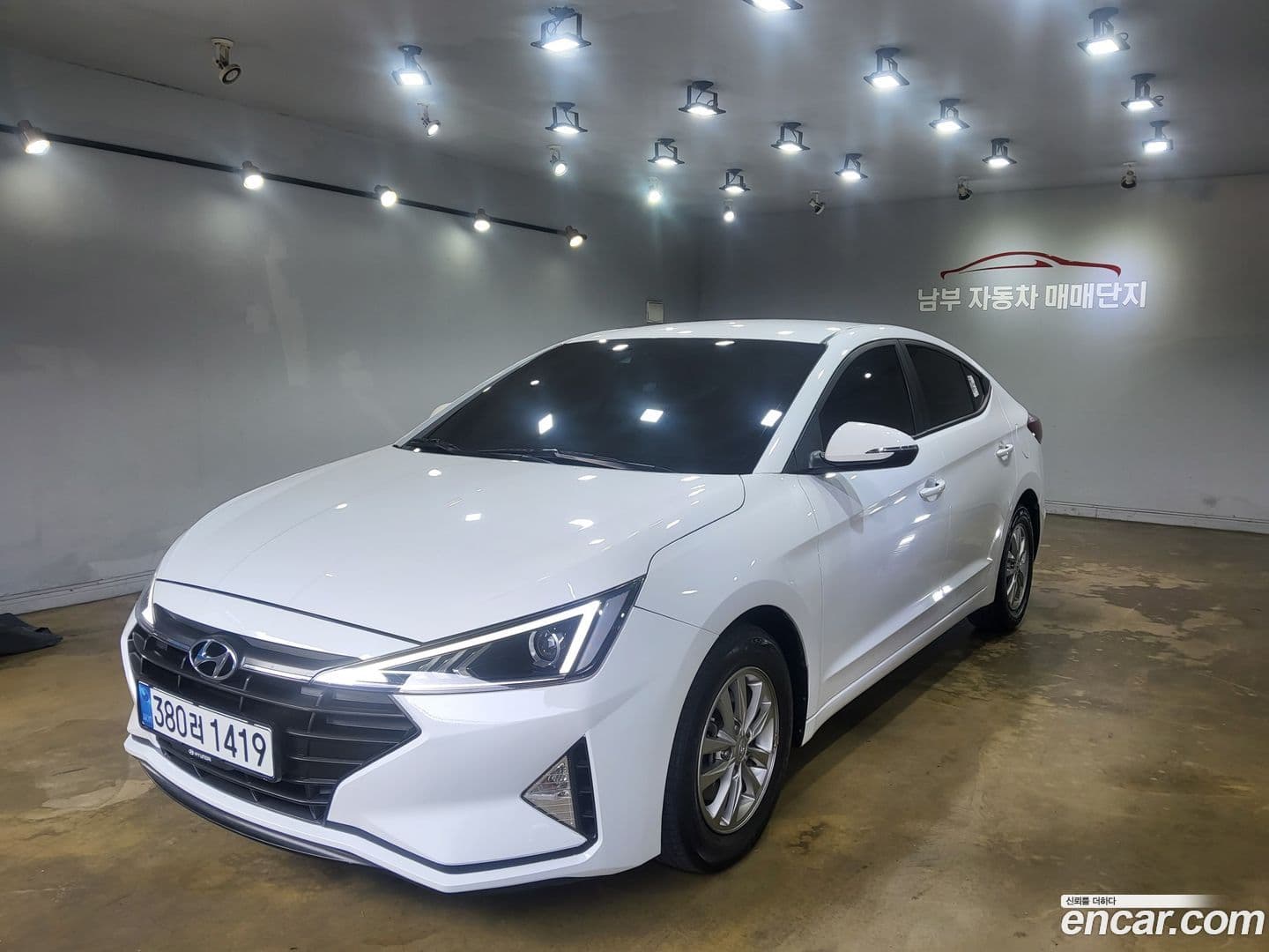 Main__Slider__Photo:AVANTE Hyundai 2018.10-0