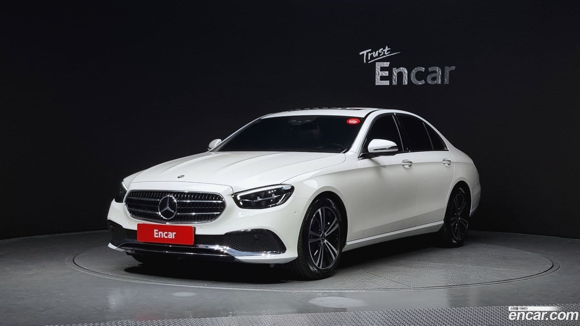 Main__Slider__Photo:E-Class Mercedes-Benz 2021.1-0