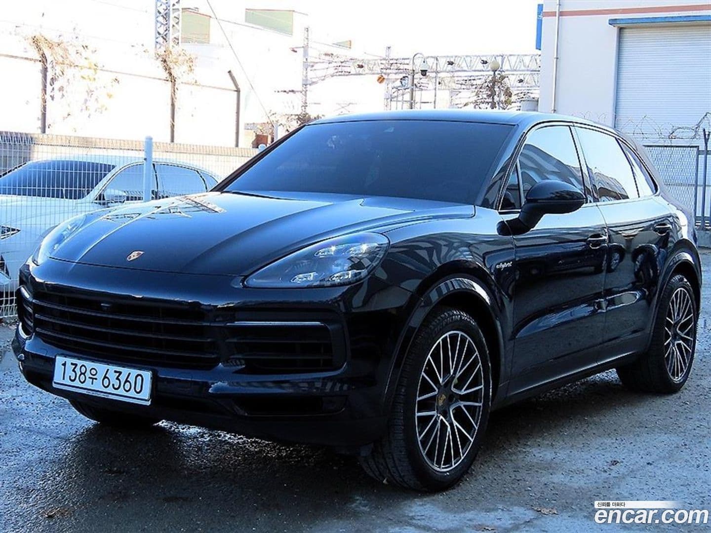 Main__Slider__Photo:Cayenne Porsche 2020.8-0