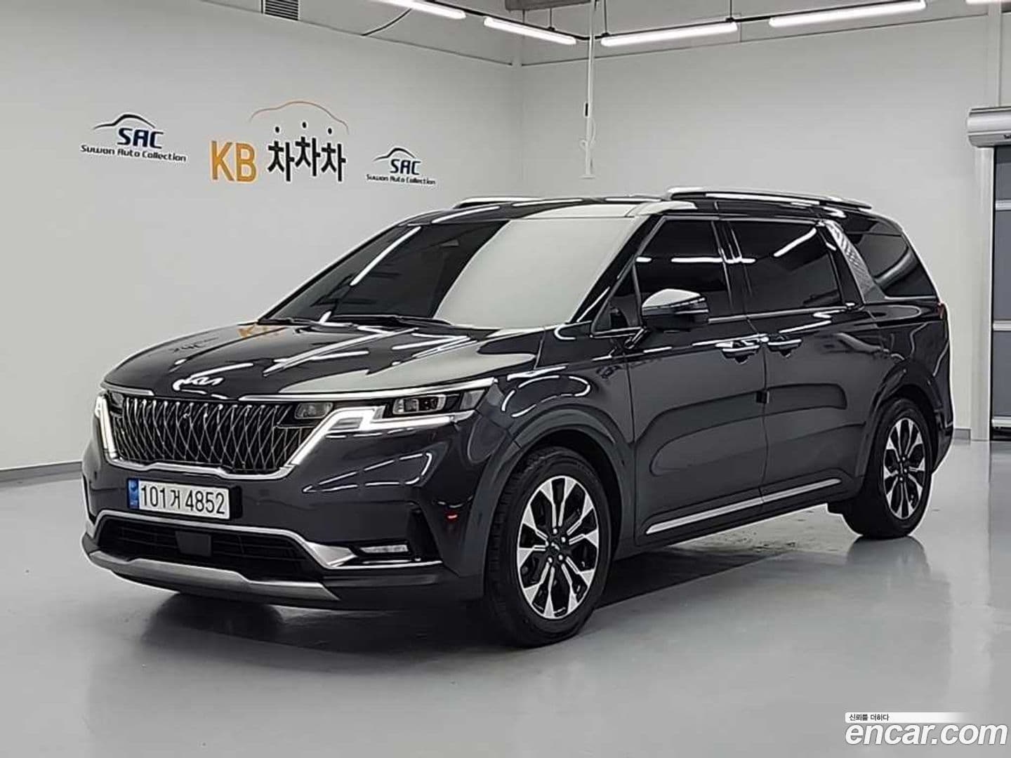 Main__Slider__Photo:Canival Kia 2023.4-0