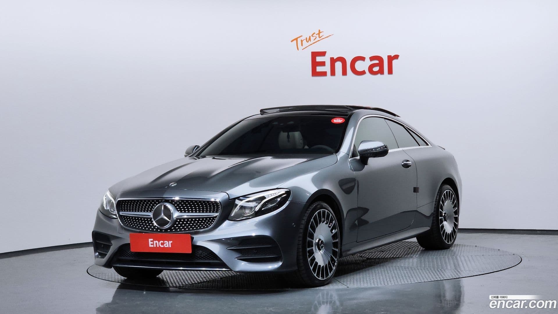 Main__Slider__Photo:E-Class Mercedes-Benz 2019.10-0