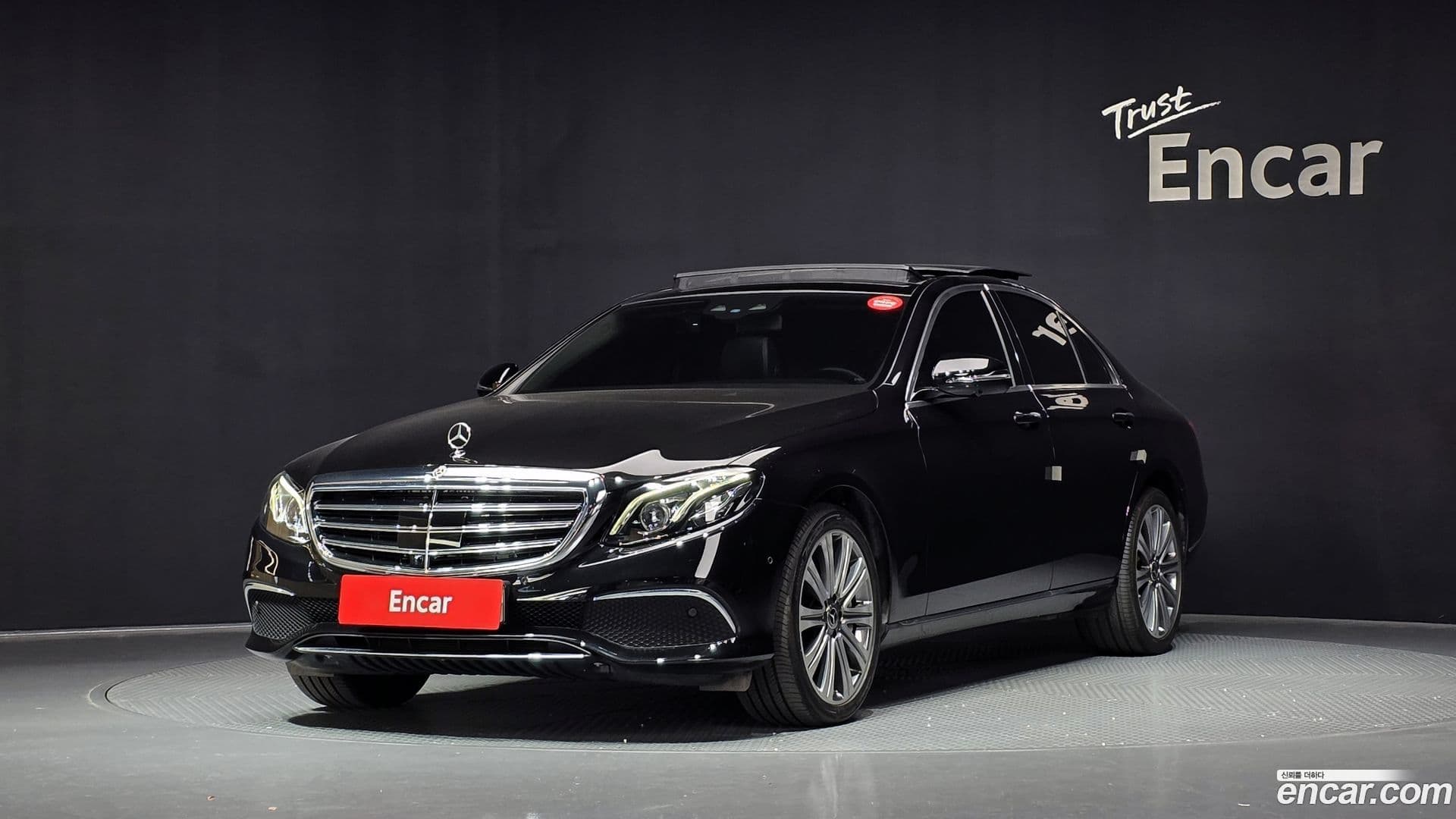 Main__Slider__Photo:E-Class Mercedes-Benz 2018.2-0