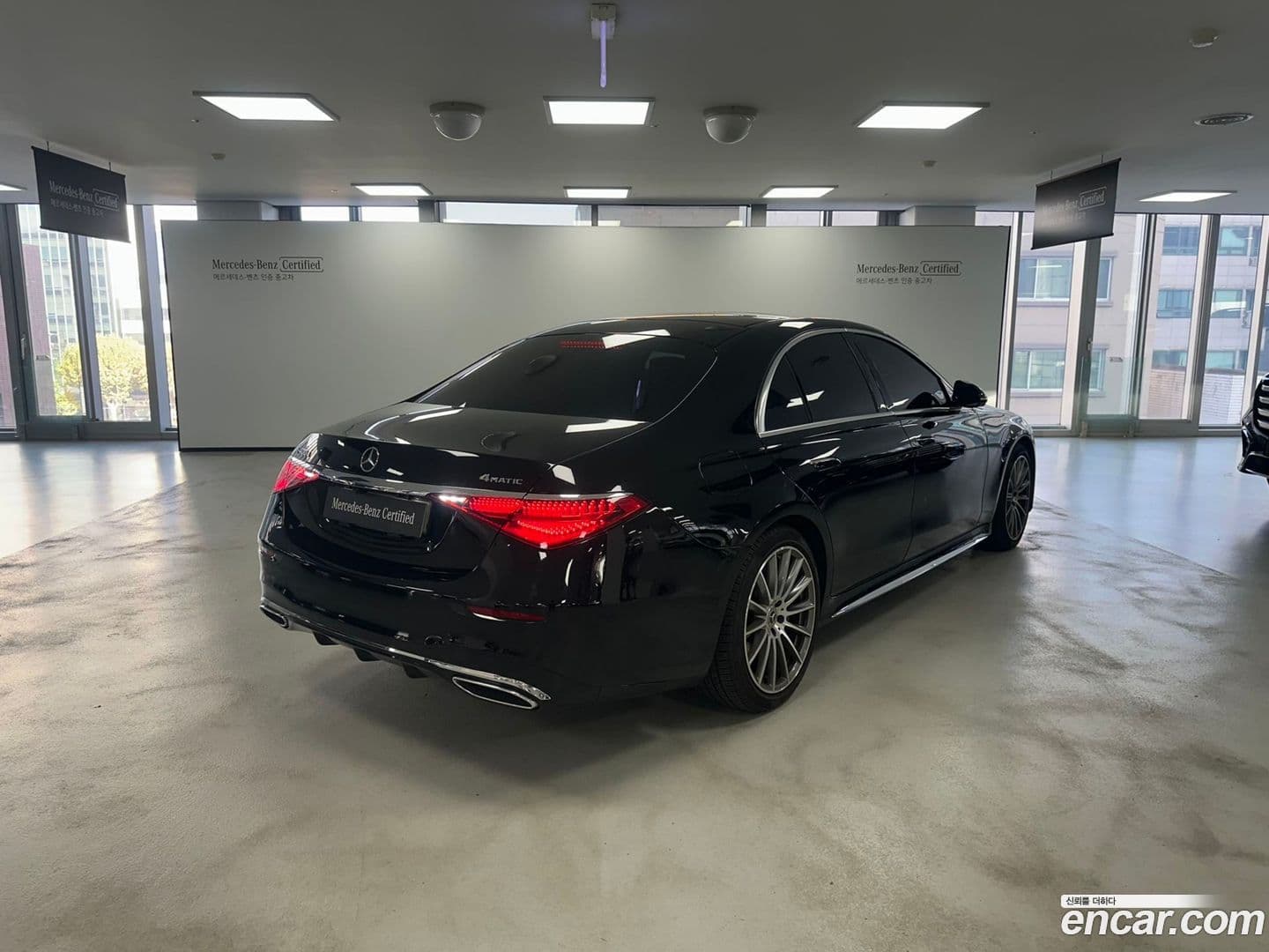 Main__Slider__Photo:S-Class Mercedes-Benz 2022.10-0