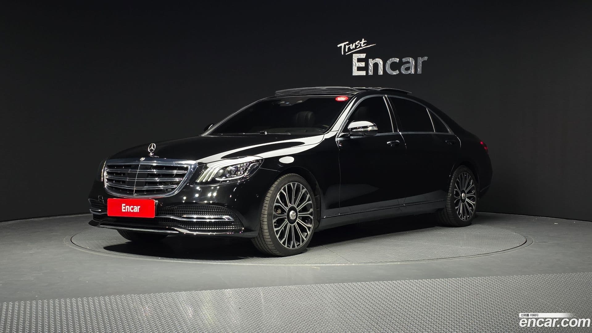 Main__Slider__Photo:S-Class Mercedes-Benz 2020.10-0